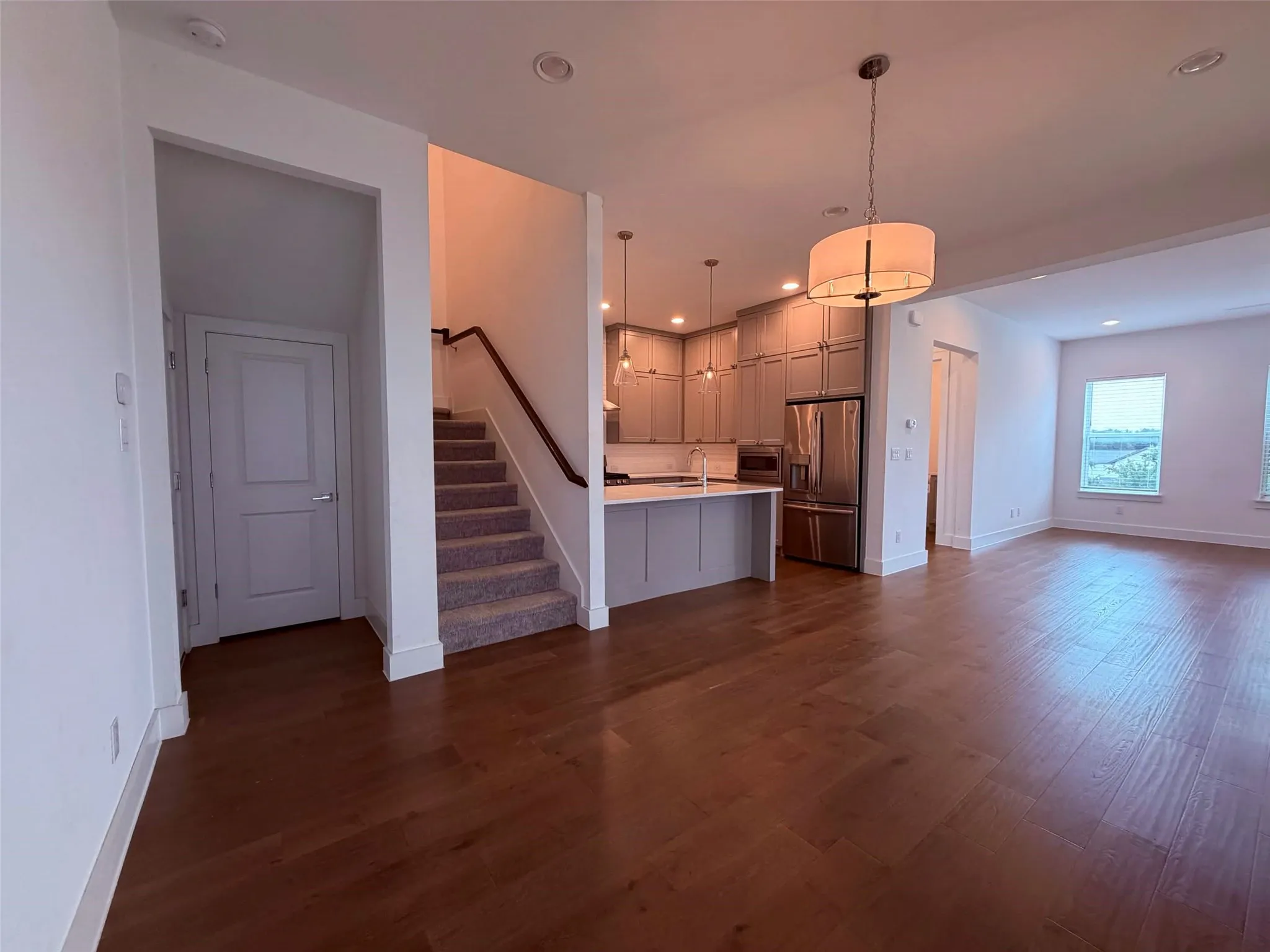 Single Family Residence For Rent in Tarrant County , 2232 Scenic Bluff Drive, Fort Worth, Texas 76111, 3 Bedroom, 3 Bathroom, 2 Garage spaces, 2,212 Sqft, built in 2019, mls#21312255, Real Estate Agent in Fort Worth, Homes For Rent in Tarrant county, Homes For Rent in Fort Worth, Realtor in Fort Worth Texas, Real Estate Brokerage Independent Realty Texas, Luminita Cordes Realtor