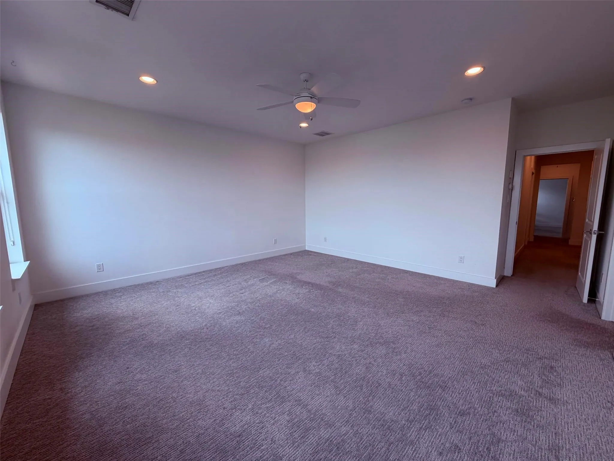 Single Family Residence For Rent in Tarrant County , 2232 Scenic Bluff Drive, Fort Worth, Texas 76111, 3 Bedroom, 3 Bathroom, 2 Garage spaces, 2,212 Sqft, built in 2019, mls#21312255, Real Estate Agent in Fort Worth, Homes For Rent in Tarrant county, Homes For Rent in Fort Worth, Realtor in Fort Worth Texas, Real Estate Brokerage Independent Realty Texas, Luminita Cordes Realtor