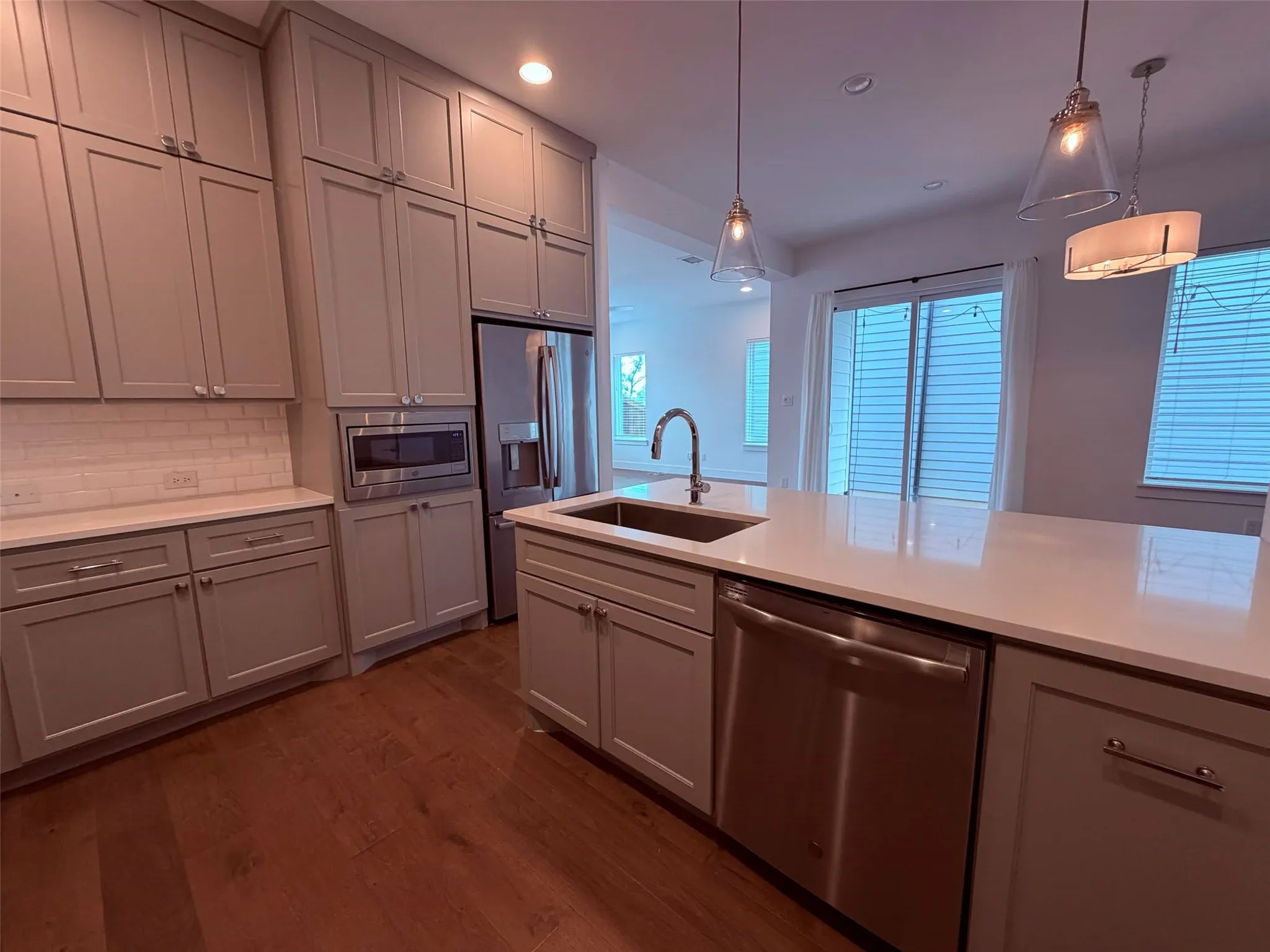Single Family Residence For Rent in Tarrant County , 2232 Scenic Bluff Drive, Fort Worth, Texas 76111, 3 Bedroom, 3 Bathroom, 2 Garage spaces, 2,212 Sqft, built in 2019, mls#21312255, Real Estate Agent in Fort Worth, Homes For Rent in Tarrant county, Homes For Rent in Fort Worth, Realtor in Fort Worth Texas, Real Estate Brokerage Independent Realty Texas, Luminita Cordes Realtor