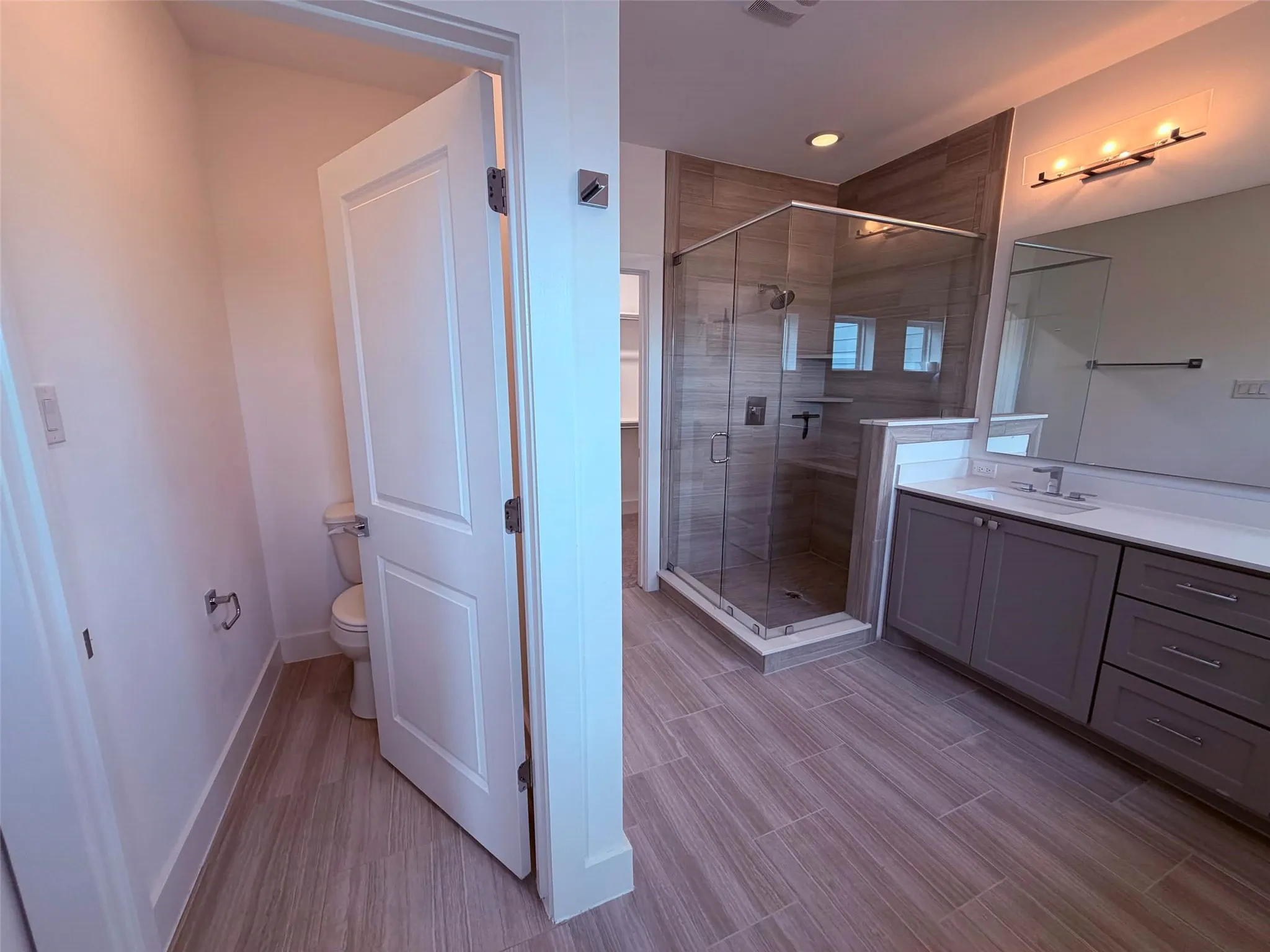 Single Family Residence For Rent in Tarrant County , 2232 Scenic Bluff Drive, Fort Worth, Texas 76111, 3 Bedroom, 3 Bathroom, 2 Garage spaces, 2,212 Sqft, built in 2019, mls#21312255, Real Estate Agent in Fort Worth, Homes For Rent in Tarrant county, Homes For Rent in Fort Worth, Realtor in Fort Worth Texas, Real Estate Brokerage Independent Realty Texas, Luminita Cordes Realtor