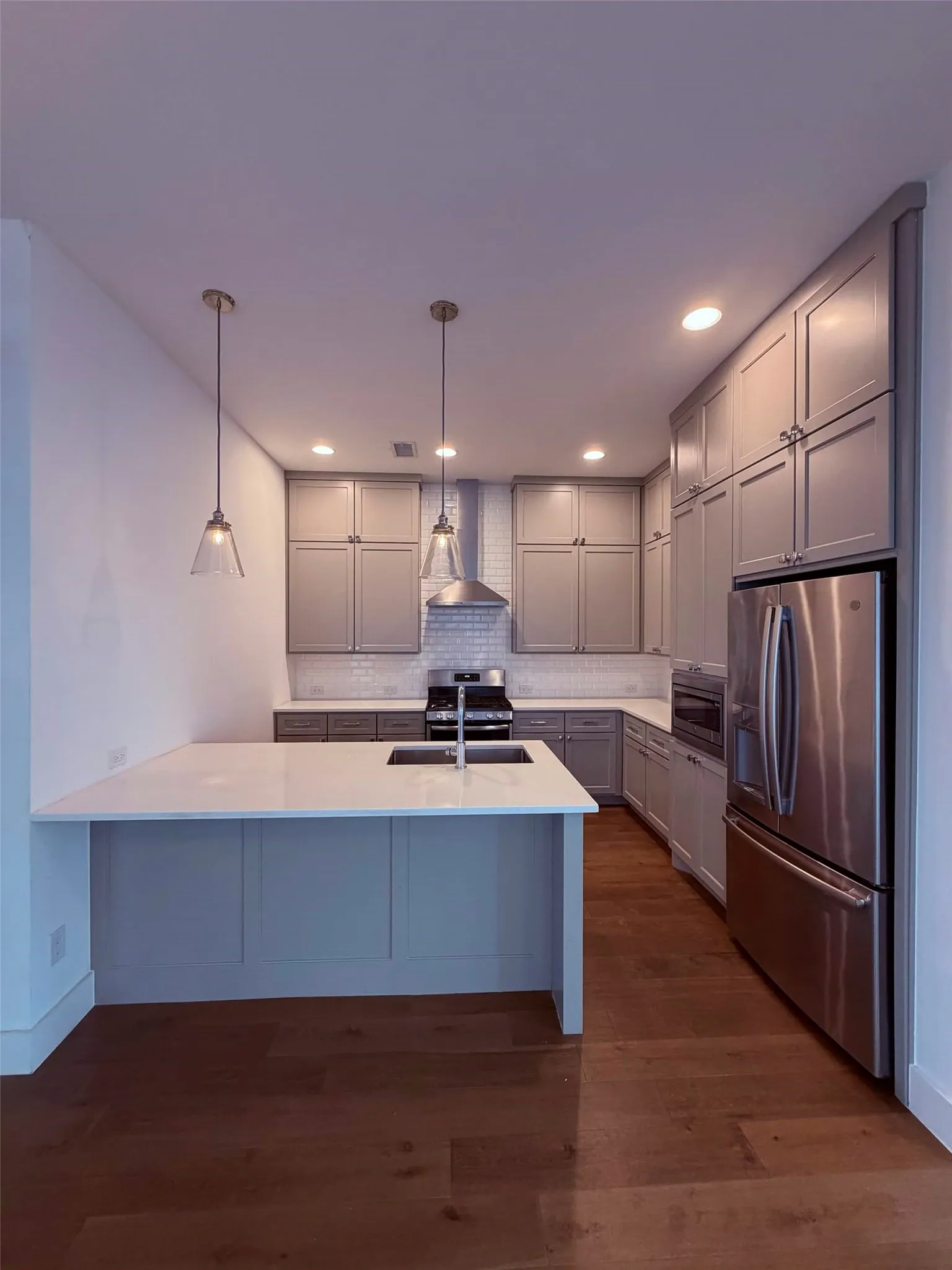 Single Family Residence For Rent in Tarrant County , 2232 Scenic Bluff Drive, Fort Worth, Texas 76111, 3 Bedroom, 3 Bathroom, 2 Garage spaces, 2,212 Sqft, built in 2019, mls#21312255, Real Estate Agent in Fort Worth, Homes For Rent in Tarrant county, Homes For Rent in Fort Worth, Realtor in Fort Worth Texas, Real Estate Brokerage Independent Realty Texas, Luminita Cordes Realtor