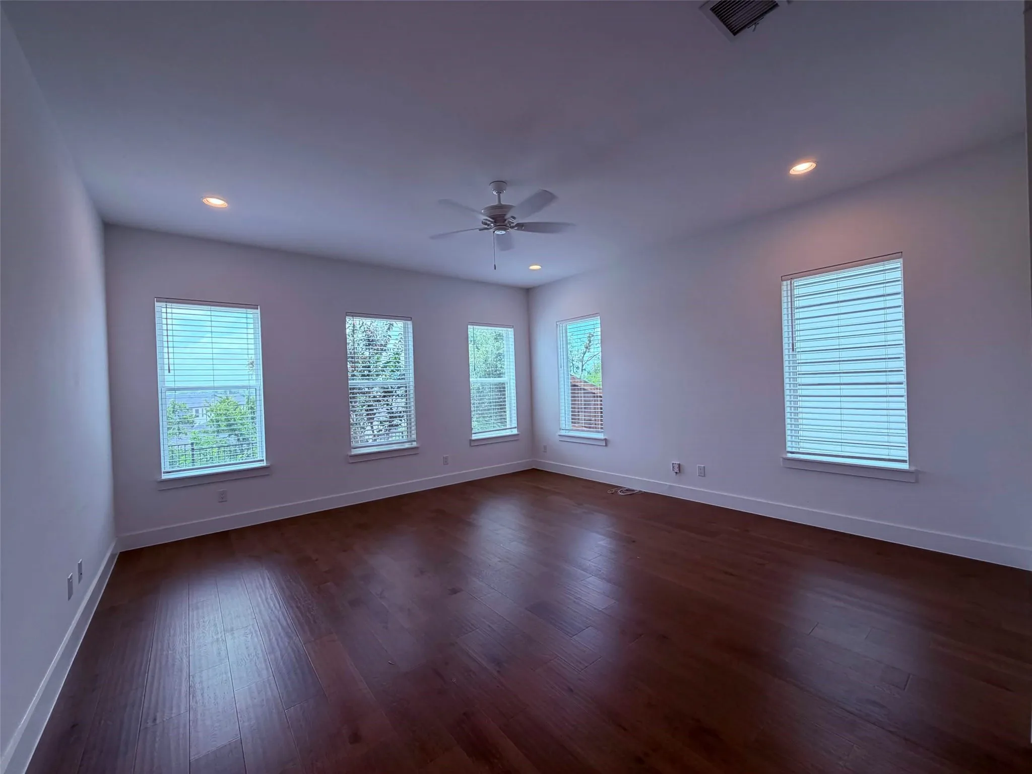 Single Family Residence For Rent in Tarrant County , 2232 Scenic Bluff Drive, Fort Worth, Texas 76111, 3 Bedroom, 3 Bathroom, 2 Garage spaces, 2,212 Sqft, built in 2019, mls#21312255, Real Estate Agent in Fort Worth, Homes For Rent in Tarrant county, Homes For Rent in Fort Worth, Realtor in Fort Worth Texas, Real Estate Brokerage Independent Realty Texas, Luminita Cordes Realtor
