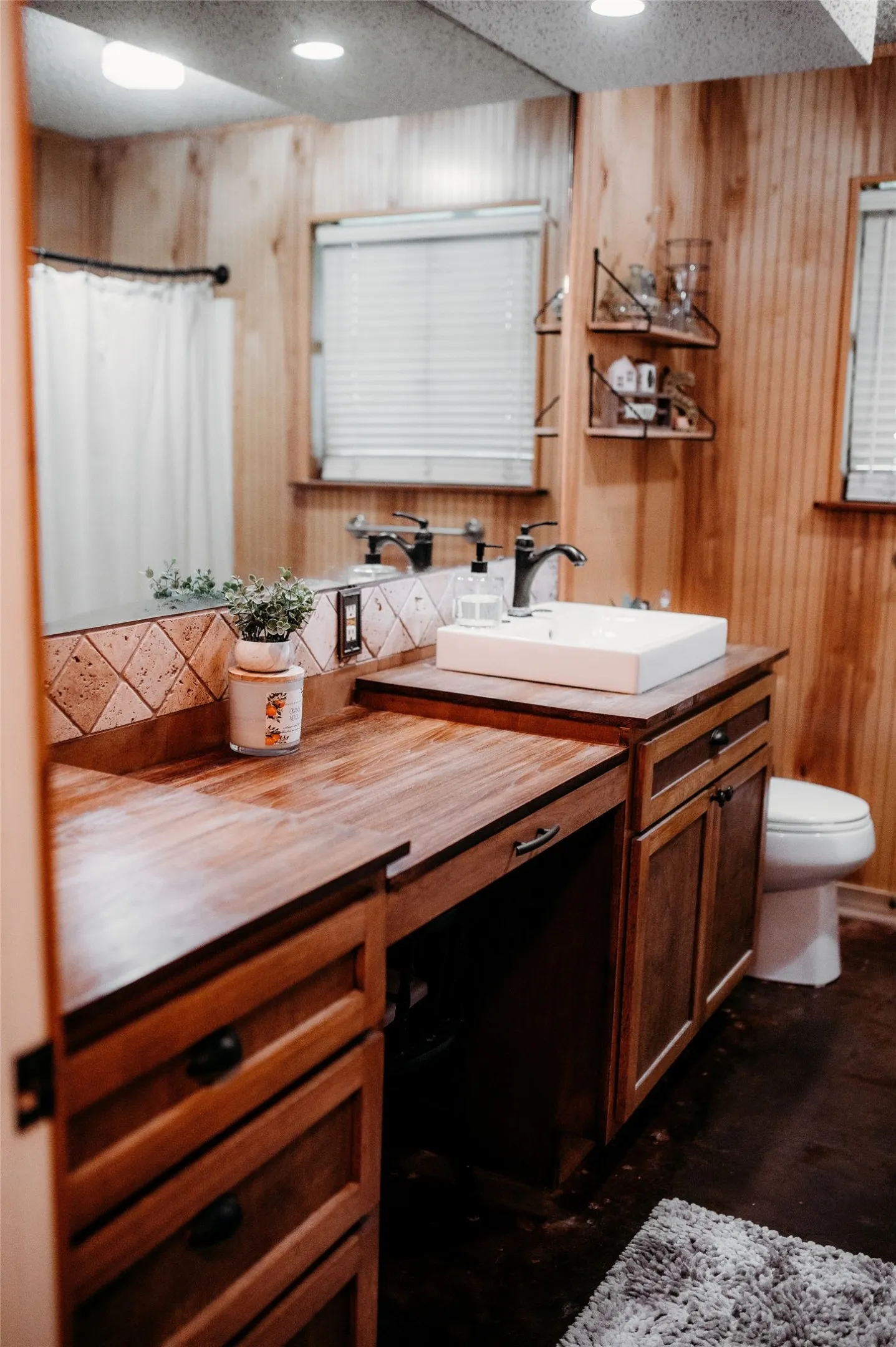 Single Family Residence For Sale in Fannin County , 408 County Road 2200, Ivanhoe, Texas 75447, 3 Bedroom, 1 Bathroom, Garage spaces, 1,253 Sqft, built in 1985, mls#21312192, Real Estate Agent in Ivanhoe, Homes For Sale in Fannin county, Homes For Sale in Ivanhoe, Realtor in Ivanhoe Texas, Real Estate Brokerage Independent Realty Texas, Luminita Cordes Realtor