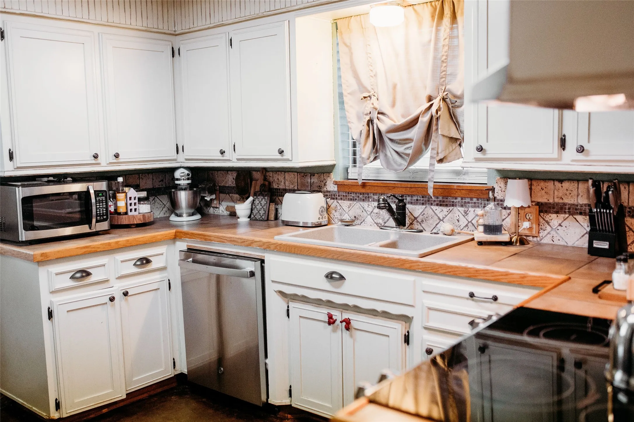 Single Family Residence For Sale in Fannin County , 408 County Road 2200, Ivanhoe, Texas 75447, 3 Bedroom, 1 Bathroom, Garage spaces, 1,253 Sqft, built in 1985, mls#21312192, Real Estate Agent in Ivanhoe, Homes For Sale in Fannin county, Homes For Sale in Ivanhoe, Realtor in Ivanhoe Texas, Real Estate Brokerage Independent Realty Texas, Luminita Cordes Realtor