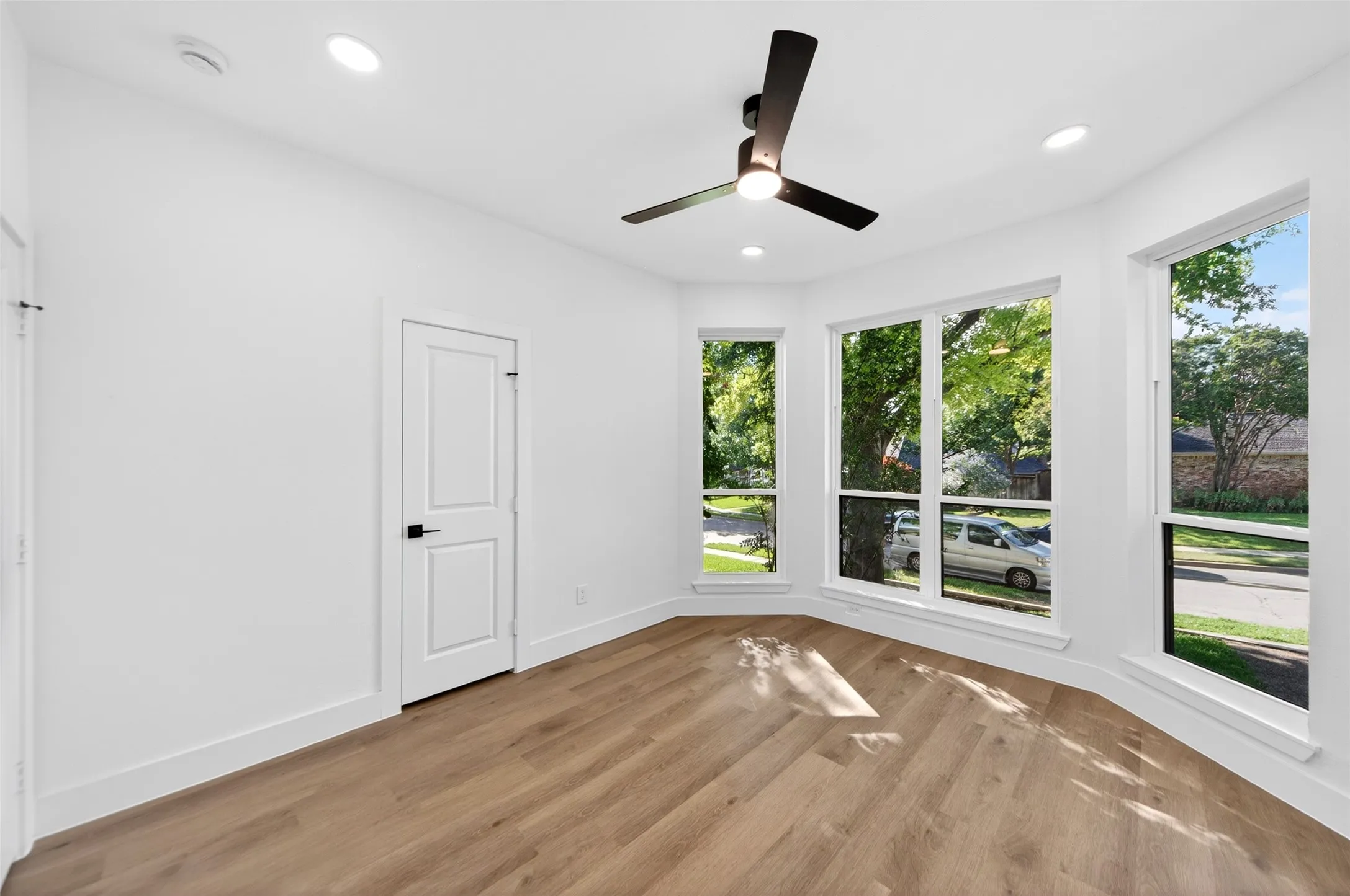 Single Family Residence For Rent in Denton County , 1213 Sycamore Drive, Carrollton, Texas 75007, 4 Bedrooms, 3 Bathrooms, 2 Garage spaces, 2,676 Sqft, built in 1984, Price $3,500, mls#21294664, Real Estate Agent in Carrollton, Homes For Rent in Denton county, Homes For Rent in Carrollton, Realtor in Carrollton Texas, Real Estate Brokerage Independent Realty Texas, Luminita Cordes Realtor