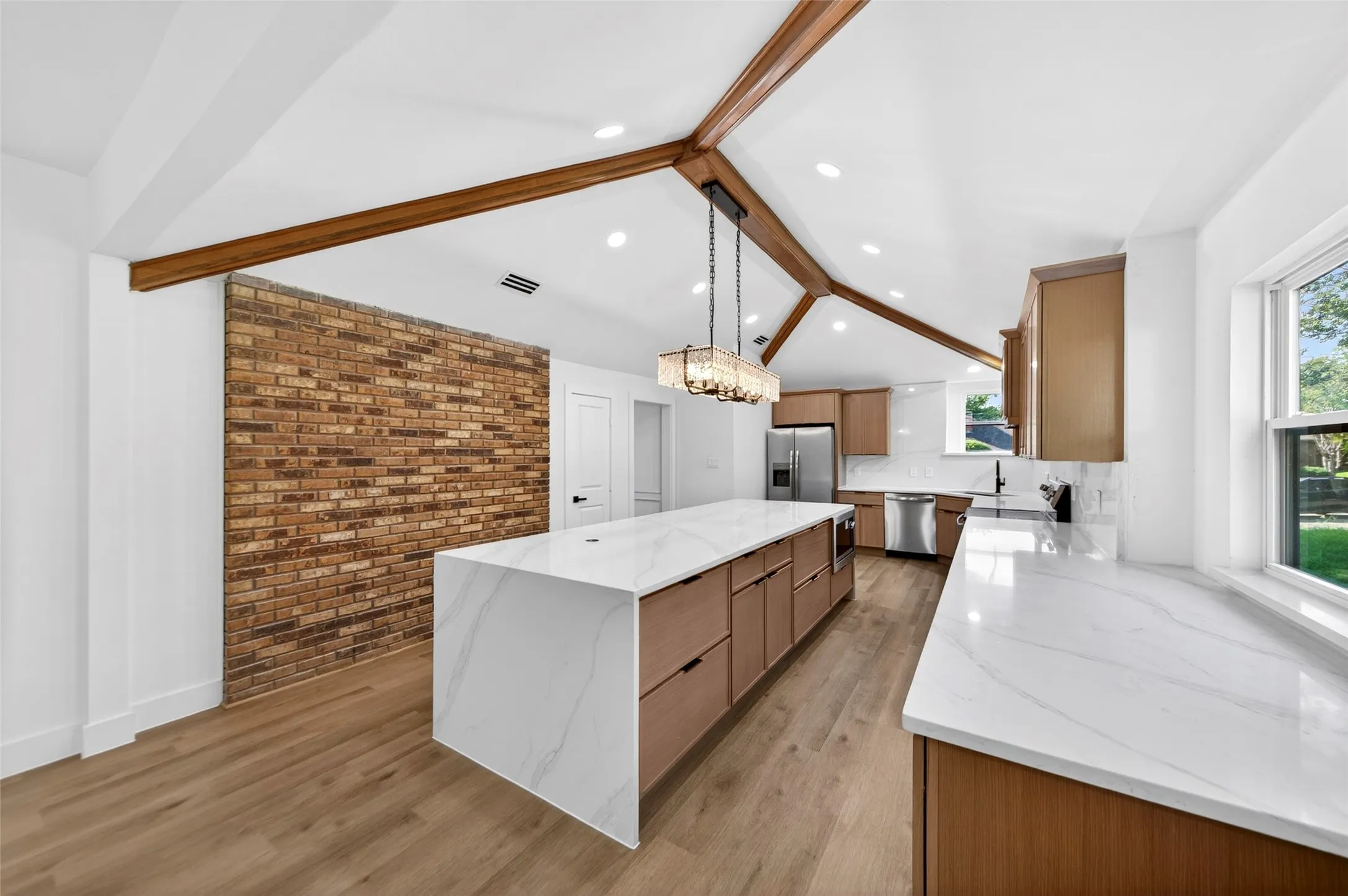 Single Family Residence For Rent in Denton County , 1213 Sycamore Drive, Carrollton, Texas 75007, 4 Bedrooms, 3 Bathrooms, 2 Garage spaces, 2,676 Sqft, built in 1984, Price $3,500, mls#21294664, Real Estate Agent in Carrollton, Homes For Rent in Denton county, Homes For Rent in Carrollton, Realtor in Carrollton Texas, Real Estate Brokerage Independent Realty Texas, Luminita Cordes Realtor