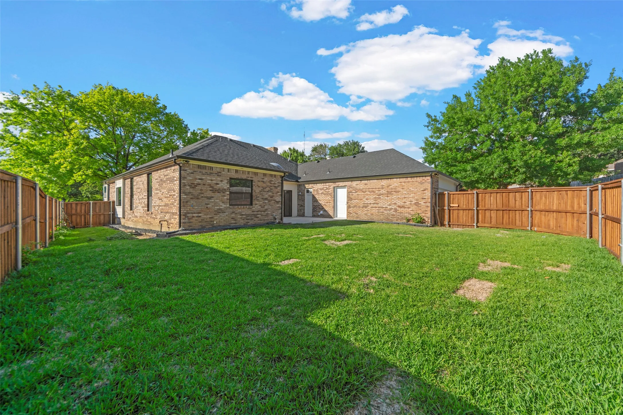 Single Family Residence For Rent in Denton County , 1213 Sycamore Drive, Carrollton, Texas 75007, 4 Bedrooms, 3 Bathrooms, 2 Garage spaces, 2,676 Sqft, built in 1984, Price $3,500, mls#21294664, Real Estate Agent in Carrollton, Homes For Rent in Denton county, Homes For Rent in Carrollton, Realtor in Carrollton Texas, Real Estate Brokerage Independent Realty Texas, Luminita Cordes Realtor