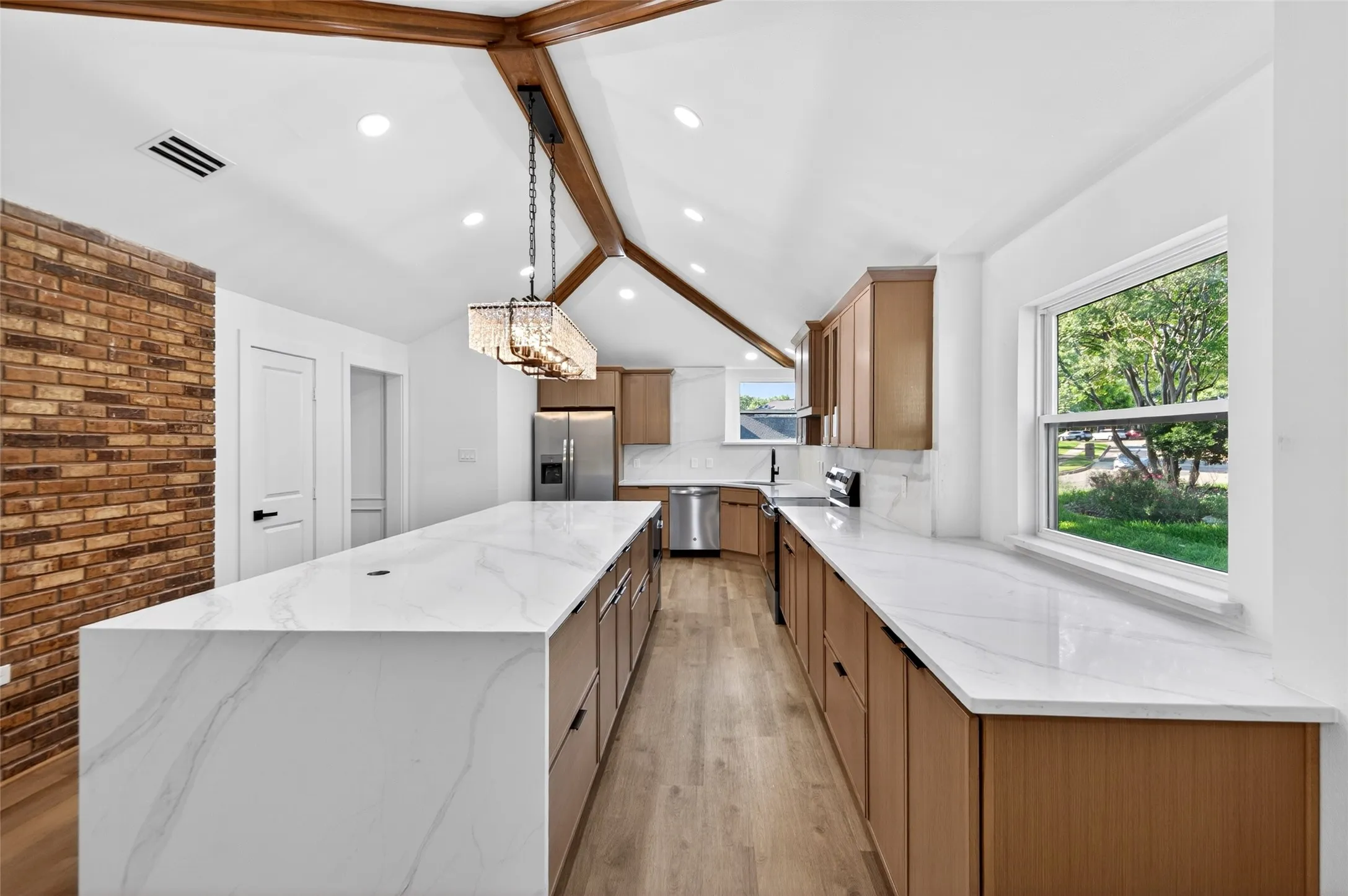 Single Family Residence For Rent in Denton County , 1213 Sycamore Drive, Carrollton, Texas 75007, 4 Bedrooms, 3 Bathrooms, 2 Garage spaces, 2,676 Sqft, built in 1984, Price $3,500, mls#21294664, Real Estate Agent in Carrollton, Homes For Rent in Denton county, Homes For Rent in Carrollton, Realtor in Carrollton Texas, Real Estate Brokerage Independent Realty Texas, Luminita Cordes Realtor