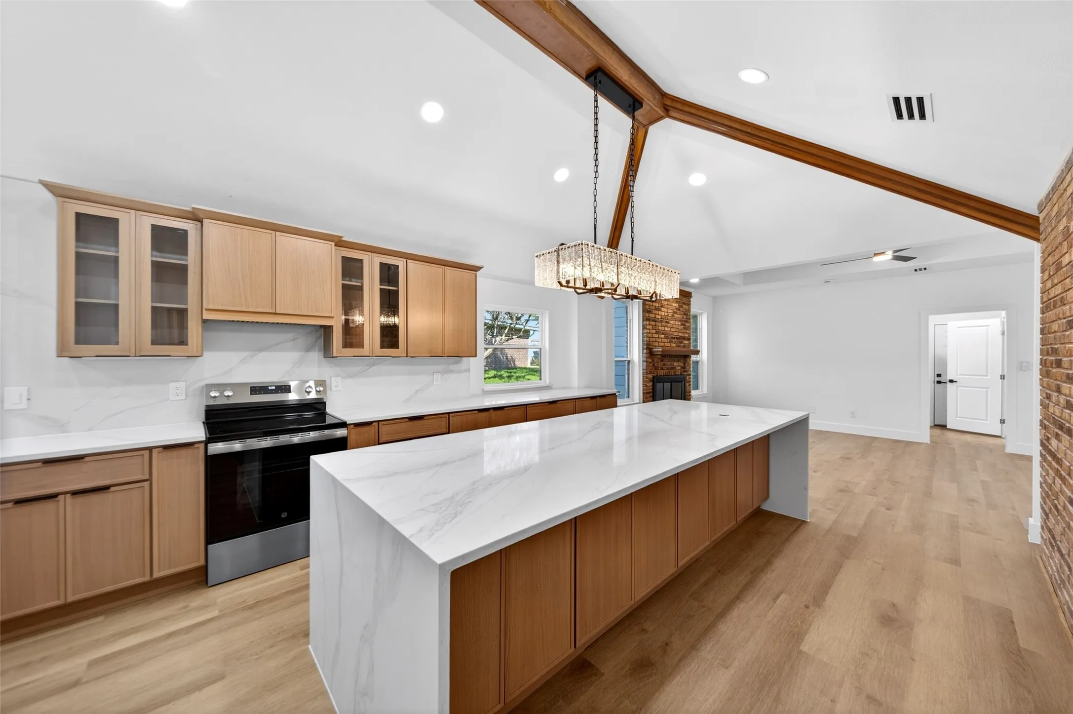 Single Family Residence For Rent in Denton County , 1213 Sycamore Drive, Carrollton, Texas 75007, 4 Bedrooms, 3 Bathrooms, 2 Garage spaces, 2,676 Sqft, built in 1984, Price $3,500, mls#21294664, Real Estate Agent in Carrollton, Homes For Rent in Denton county, Homes For Rent in Carrollton, Realtor in Carrollton Texas, Real Estate Brokerage Independent Realty Texas, Luminita Cordes Realtor