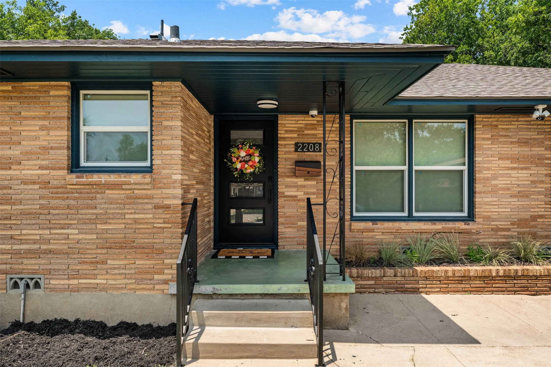 Single Family Residence For Sale in Mc Lennan County , 2208 N 44th Street, Waco, Texas 76710, 3 Bedroom, 2 Bathroom, 1 Garage spaces, 1,511 Sqft, built in 1954, mls#21311433, Real Estate Agent in Waco, Homes For Sale in Mc Lennan county, Homes For Sale in Waco, Realtor in Waco Texas, Real Estate Brokerage Independent Realty Texas, Luminita Cordes Realtor