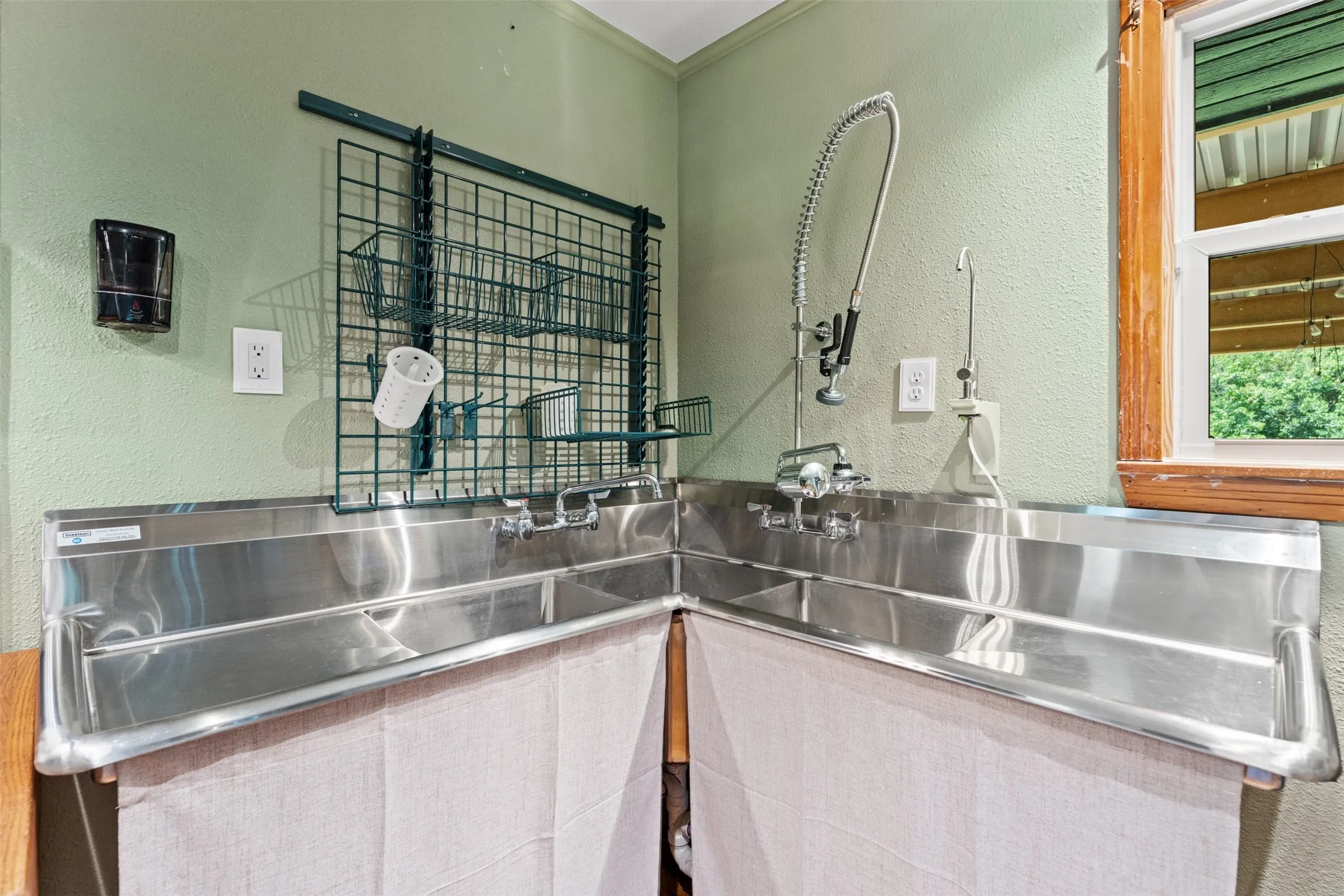 Single Family Residence For Sale in Mc Lennan County , 2208 N 44th Street, Waco, Texas 76710, 3 Bedroom, 2 Bathroom, 1 Garage spaces, 1,511 Sqft, built in 1954, mls#21311433, Real Estate Agent in Waco, Homes For Sale in Mc Lennan county, Homes For Sale in Waco, Realtor in Waco Texas, Real Estate Brokerage Independent Realty Texas, Luminita Cordes Realtor