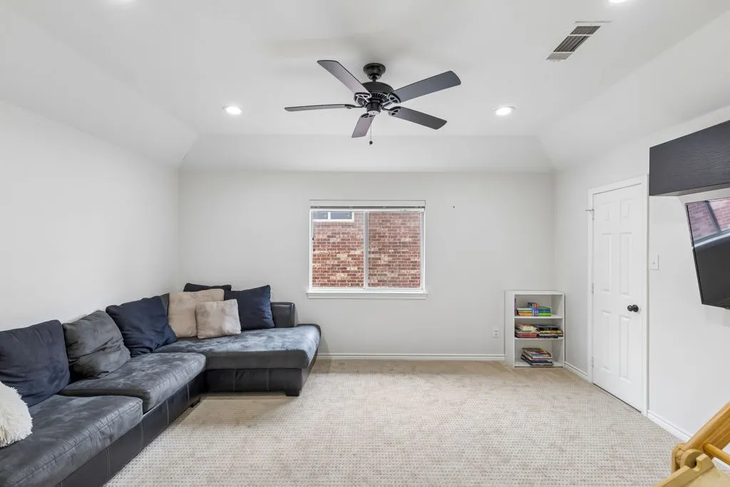 Single Family Residence For Sale in Dallas County , 213 Chaparral Drive, Sunnyvale, Texas 75182, 4 Bedroom, 3 Bathroom, 2 Garage spaces, 3,398 Sqft, built in 2000, mls#21309011, Real Estate Agent in Sunnyvale, Homes For Sale in Dallas county, Homes For Sale in Sunnyvale, Realtor in Sunnyvale Texas, Real Estate Brokerage Independent Realty Texas, Luminita Cordes Realtor