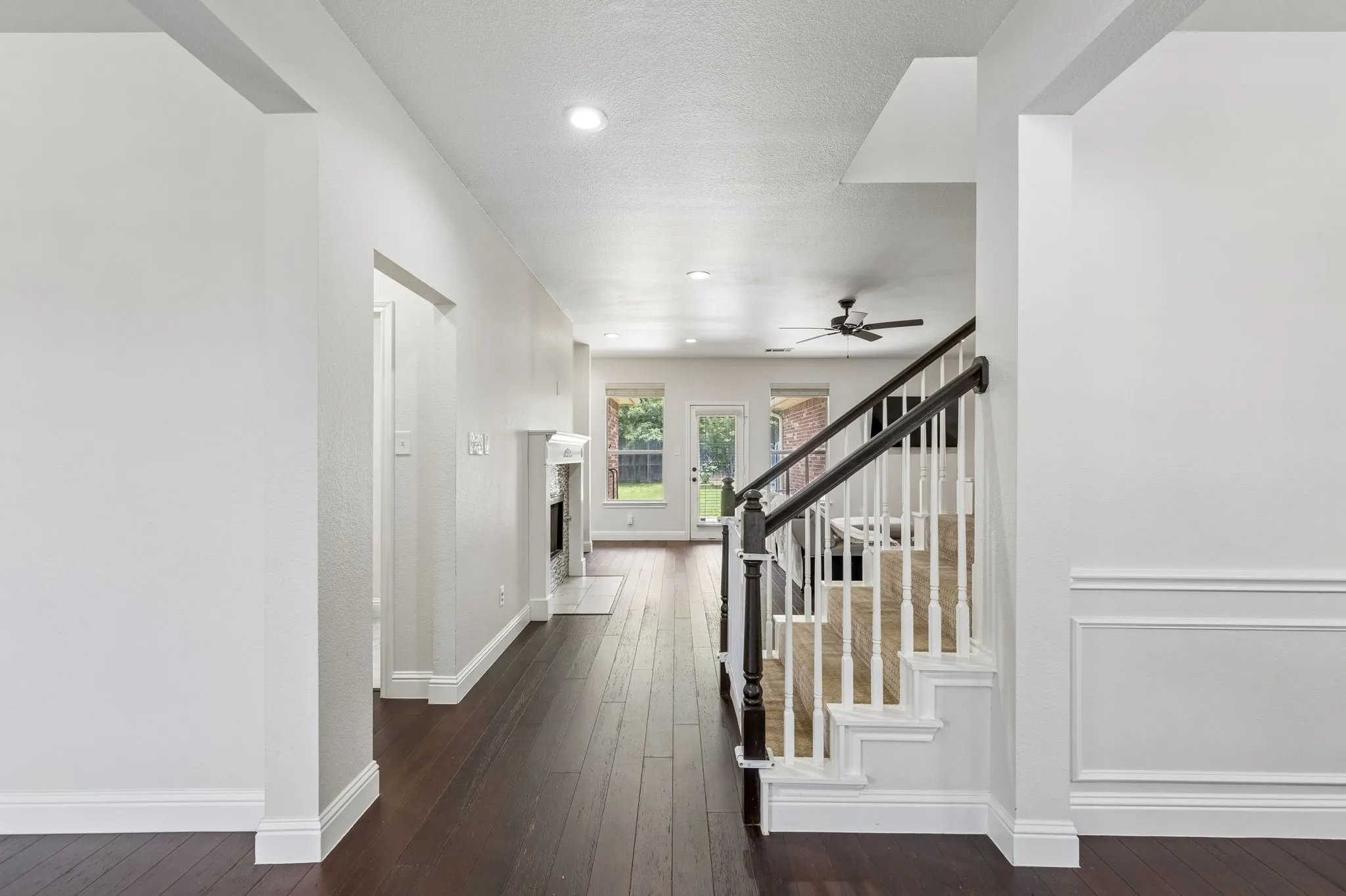 Single Family Residence For Sale in Dallas County , 213 Chaparral Drive, Sunnyvale, Texas 75182, 4 Bedroom, 3 Bathroom, 2 Garage spaces, 3,398 Sqft, built in 2000, mls#21309011, Real Estate Agent in Sunnyvale, Homes For Sale in Dallas county, Homes For Sale in Sunnyvale, Realtor in Sunnyvale Texas, Real Estate Brokerage Independent Realty Texas, Luminita Cordes Realtor