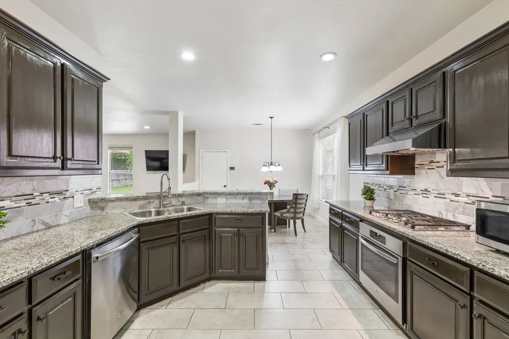 Single Family Residence For Sale in Dallas County , 213 Chaparral Drive, Sunnyvale, Texas 75182, 4 Bedroom, 3 Bathroom, 2 Garage spaces, 3,398 Sqft, built in 2000, mls#21309011, Real Estate Agent in Sunnyvale, Homes For Sale in Dallas county, Homes For Sale in Sunnyvale, Realtor in Sunnyvale Texas, Real Estate Brokerage Independent Realty Texas, Luminita Cordes Realtor