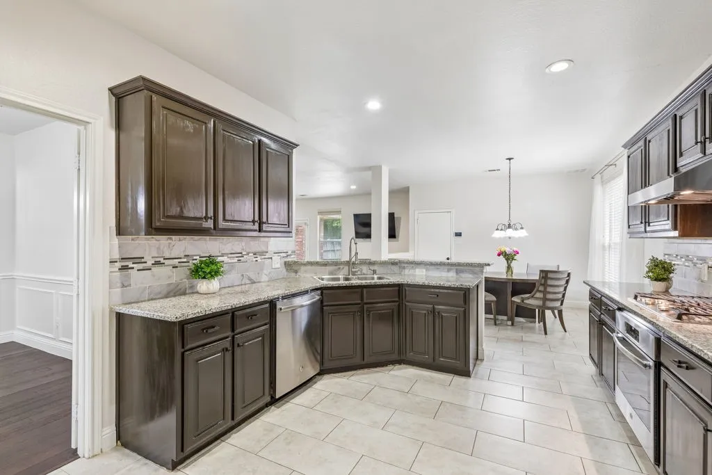 Single Family Residence For Sale in Dallas County , 213 Chaparral Drive, Sunnyvale, Texas 75182, 4 Bedroom, 3 Bathroom, 2 Garage spaces, 3,398 Sqft, built in 2000, mls#21309011, Real Estate Agent in Sunnyvale, Homes For Sale in Dallas county, Homes For Sale in Sunnyvale, Realtor in Sunnyvale Texas, Real Estate Brokerage Independent Realty Texas, Luminita Cordes Realtor