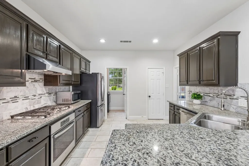 Single Family Residence For Sale in Dallas County , 213 Chaparral Drive, Sunnyvale, Texas 75182, 4 Bedroom, 3 Bathroom, 2 Garage spaces, 3,398 Sqft, built in 2000, mls#21309011, Real Estate Agent in Sunnyvale, Homes For Sale in Dallas county, Homes For Sale in Sunnyvale, Realtor in Sunnyvale Texas, Real Estate Brokerage Independent Realty Texas, Luminita Cordes Realtor