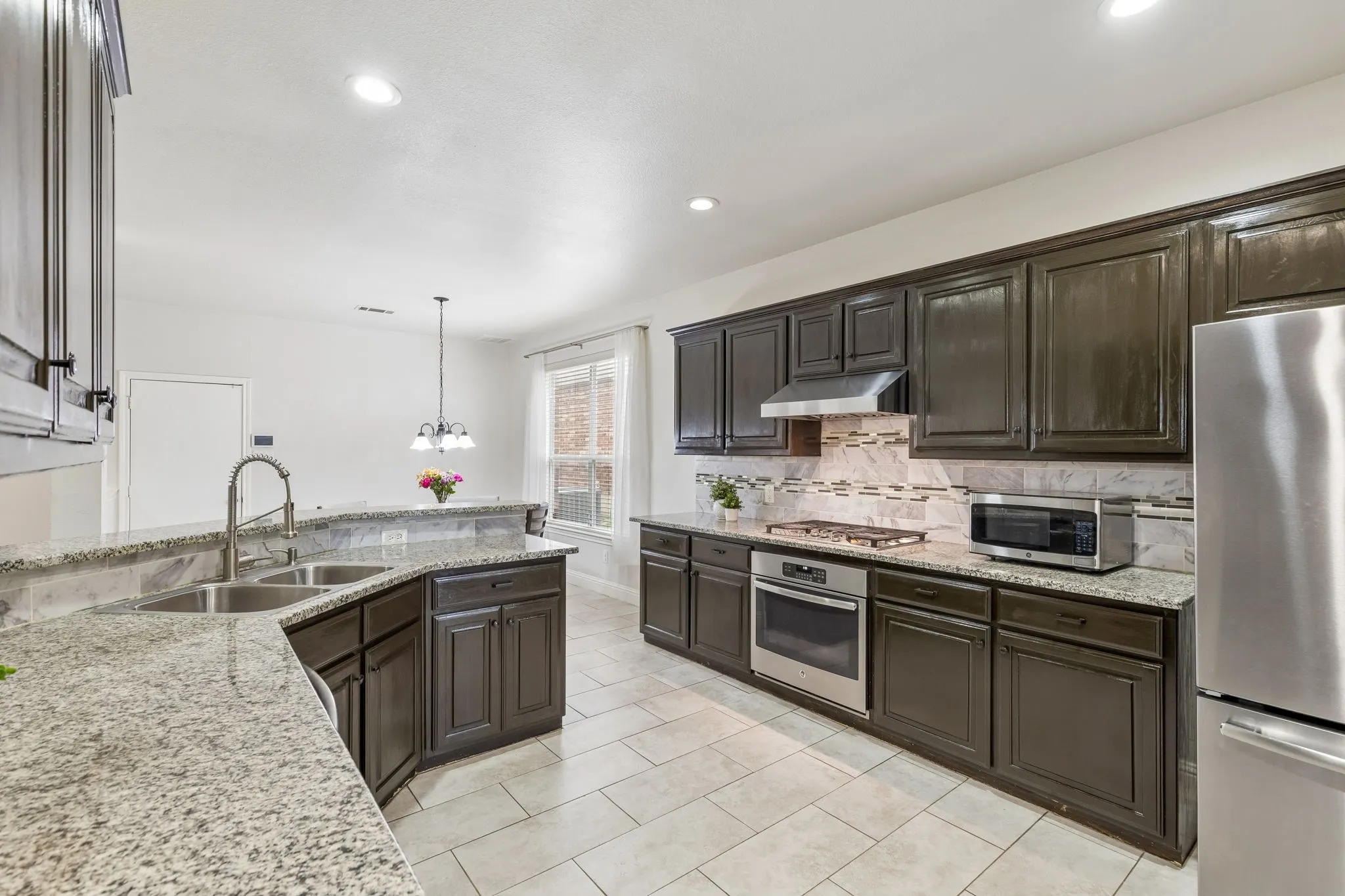 Single Family Residence For Sale in Dallas County , 213 Chaparral Drive, Sunnyvale, Texas 75182, 4 Bedroom, 3 Bathroom, 2 Garage spaces, 3,398 Sqft, built in 2000, mls#21309011, Real Estate Agent in Sunnyvale, Homes For Sale in Dallas county, Homes For Sale in Sunnyvale, Realtor in Sunnyvale Texas, Real Estate Brokerage Independent Realty Texas, Luminita Cordes Realtor