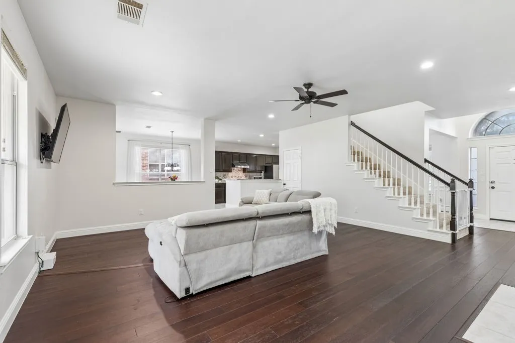 Single Family Residence For Sale in Dallas County , 213 Chaparral Drive, Sunnyvale, Texas 75182, 4 Bedroom, 3 Bathroom, 2 Garage spaces, 3,398 Sqft, built in 2000, mls#21309011, Real Estate Agent in Sunnyvale, Homes For Sale in Dallas county, Homes For Sale in Sunnyvale, Realtor in Sunnyvale Texas, Real Estate Brokerage Independent Realty Texas, Luminita Cordes Realtor