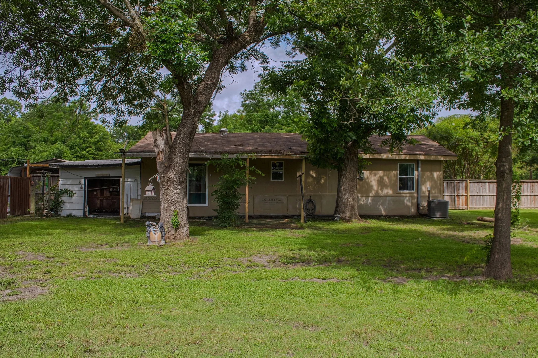 Single Family Residence For Sale in Delta County , 250 9th Street, Cooper, Texas 75432, 3 Bedroom, 1 Bathroom, Garage spaces, 1,072 Sqft, built in 1950, mls#21312458, Real Estate Agent in Cooper, Homes For Sale in Delta county, Homes For Sale in Cooper, Realtor in Cooper Texas, Real Estate Brokerage Independent Realty Texas, Luminita Cordes Realtor