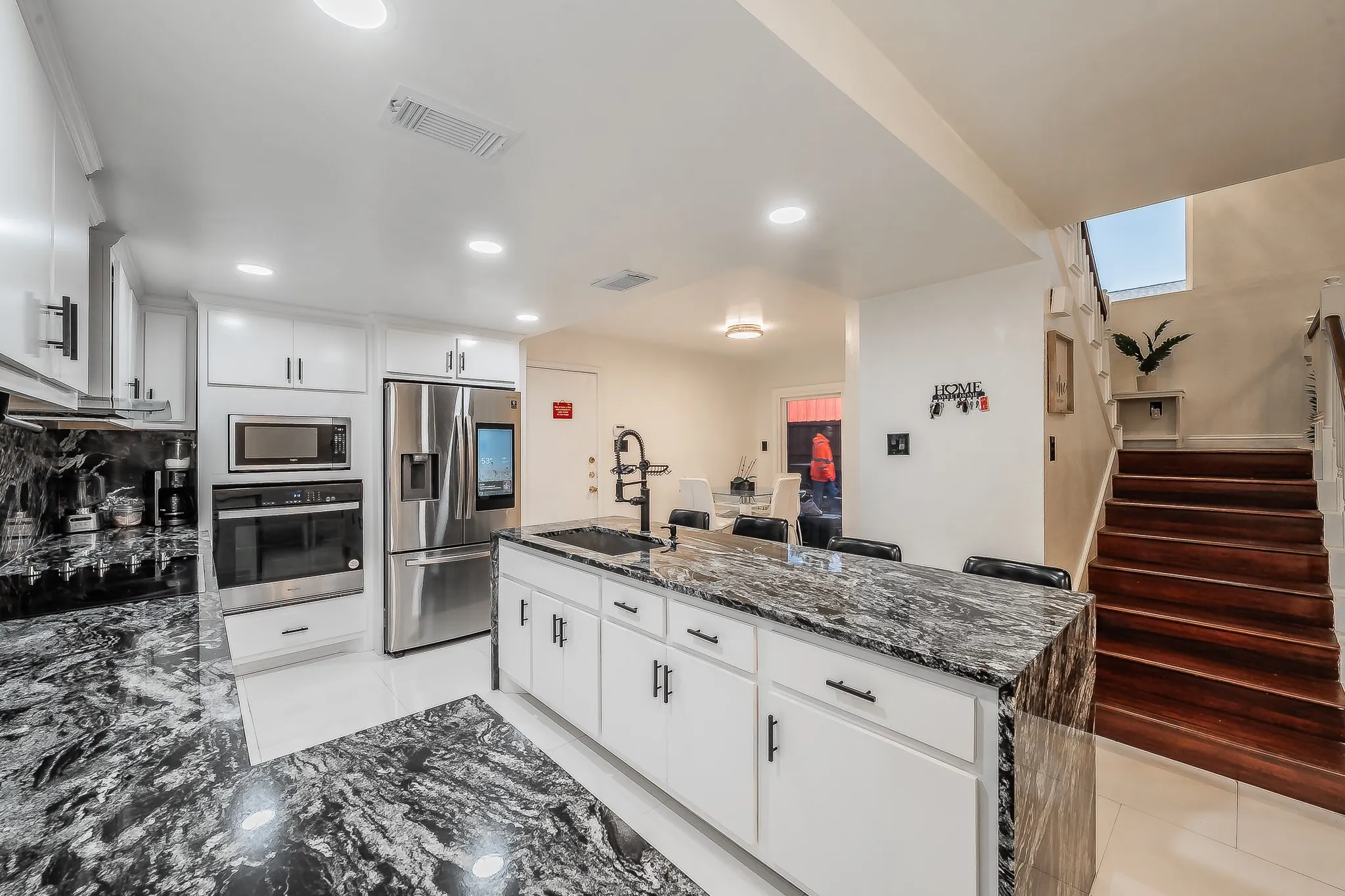 Single Family Residence For Sale in Dallas County , 1349 Jeanette Way, Carrollton, Texas 75006, 4 Bedroom, 3 Bathroom, 2 Garage spaces, 2,430 Sqft, built in 1987, mls#21312490, Real Estate Agent in Carrollton, Homes For Sale in Dallas county, Homes For Sale in Carrollton, Realtor in Carrollton Texas, Real Estate Brokerage Independent Realty Texas, Luminita Cordes Realtor
