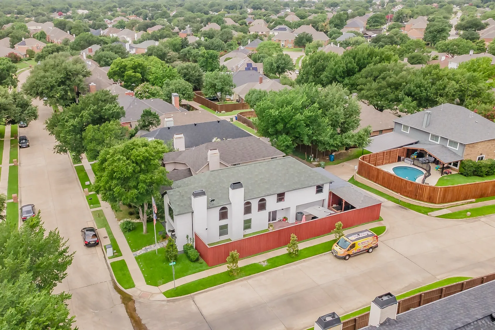 Single Family Residence For Sale in Dallas County , 1349 Jeanette Way, Carrollton, Texas 75006, 4 Bedroom, 3 Bathroom, 2 Garage spaces, 2,430 Sqft, built in 1987, mls#21312490, Real Estate Agent in Carrollton, Homes For Sale in Dallas county, Homes For Sale in Carrollton, Realtor in Carrollton Texas, Real Estate Brokerage Independent Realty Texas, Luminita Cordes Realtor