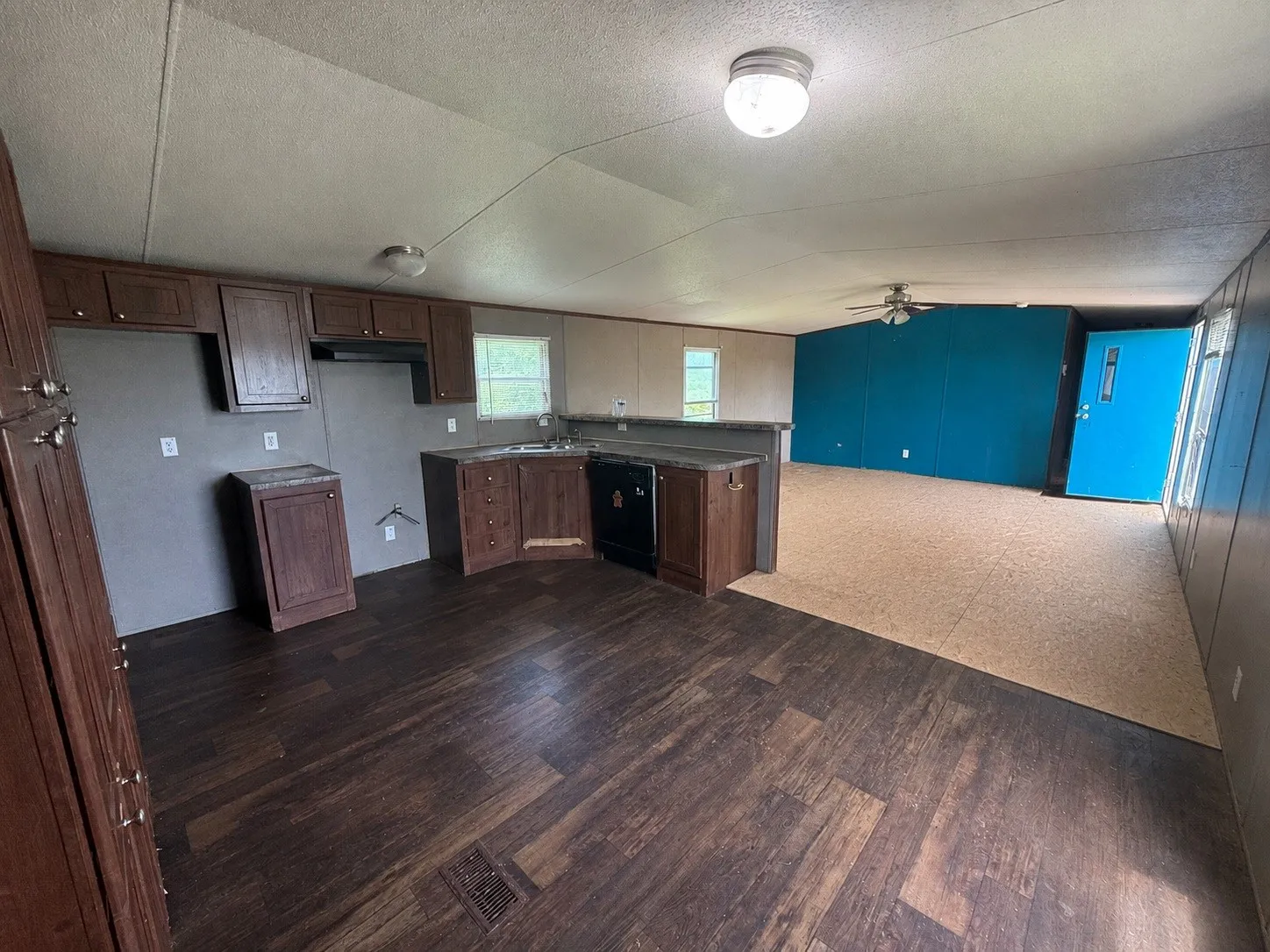 Manufactured Home For Sale in Grayson County , 204 Mcelroy Street, Southmayd, Texas 76273, 3 Bedroom, 2 Bathroom, Garage spaces, 1,216 Sqft, built in 2010, mls#21310668, Real Estate Agent in Southmayd, Homes For Sale in Grayson county, Homes For Sale in Southmayd, Realtor in Southmayd Texas, Real Estate Brokerage Independent Realty Texas, Luminita Cordes Realtor