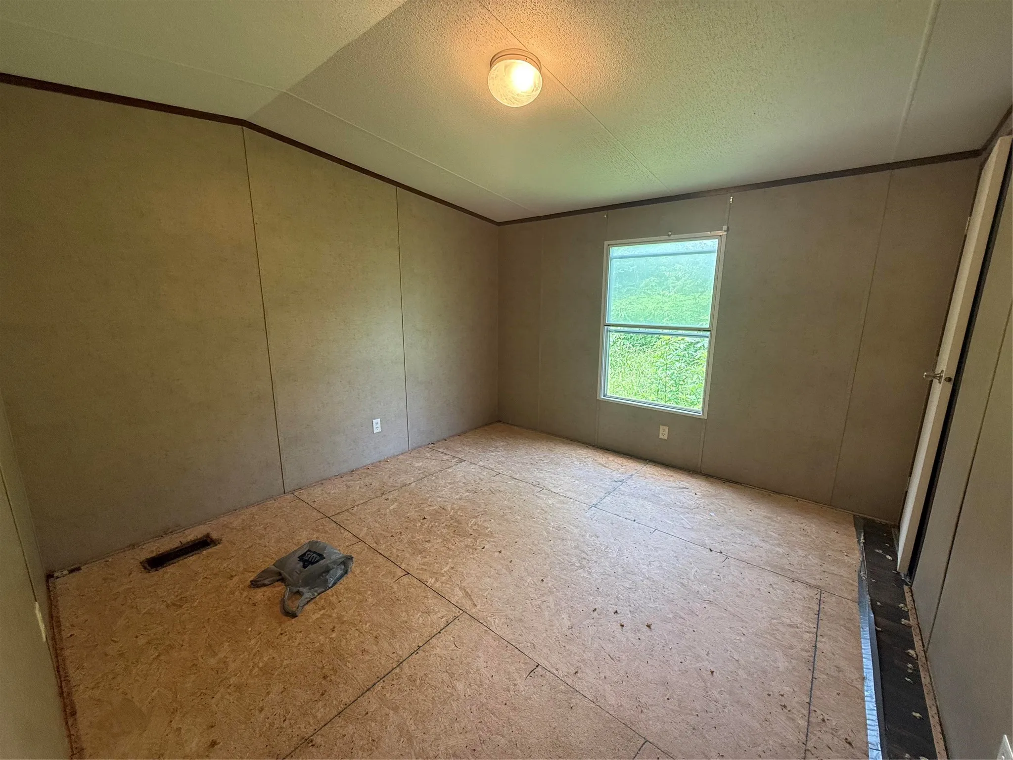 Manufactured Home For Sale in Grayson County , 204 Mcelroy Street, Southmayd, Texas 76273, 3 Bedroom, 2 Bathroom, Garage spaces, 1,216 Sqft, built in 2010, mls#21310668, Real Estate Agent in Southmayd, Homes For Sale in Grayson county, Homes For Sale in Southmayd, Realtor in Southmayd Texas, Real Estate Brokerage Independent Realty Texas, Luminita Cordes Realtor