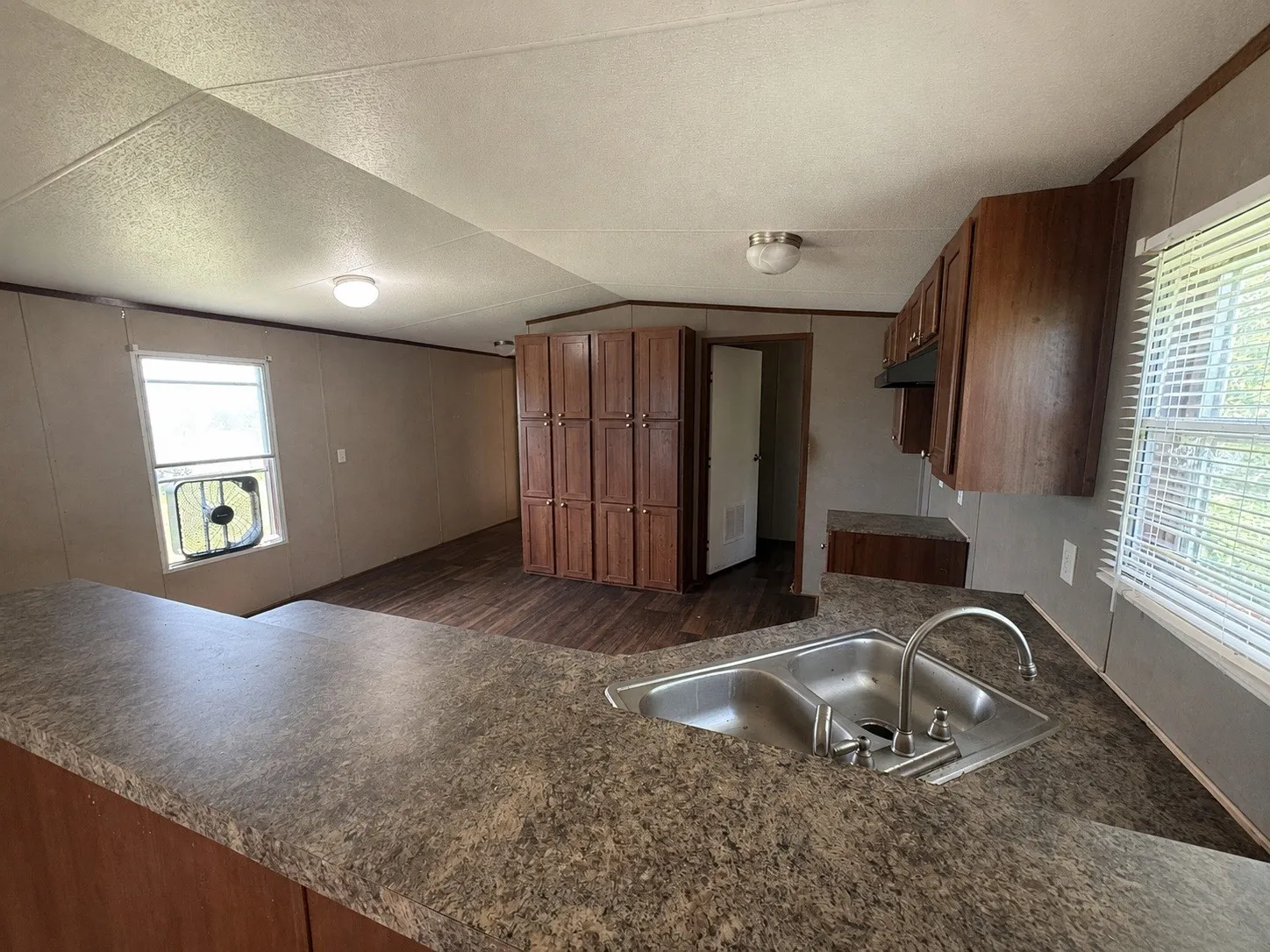 Manufactured Home For Sale in Grayson County , 204 Mcelroy Street, Southmayd, Texas 76273, 3 Bedroom, 2 Bathroom, Garage spaces, 1,216 Sqft, built in 2010, mls#21310668, Real Estate Agent in Southmayd, Homes For Sale in Grayson county, Homes For Sale in Southmayd, Realtor in Southmayd Texas, Real Estate Brokerage Independent Realty Texas, Luminita Cordes Realtor