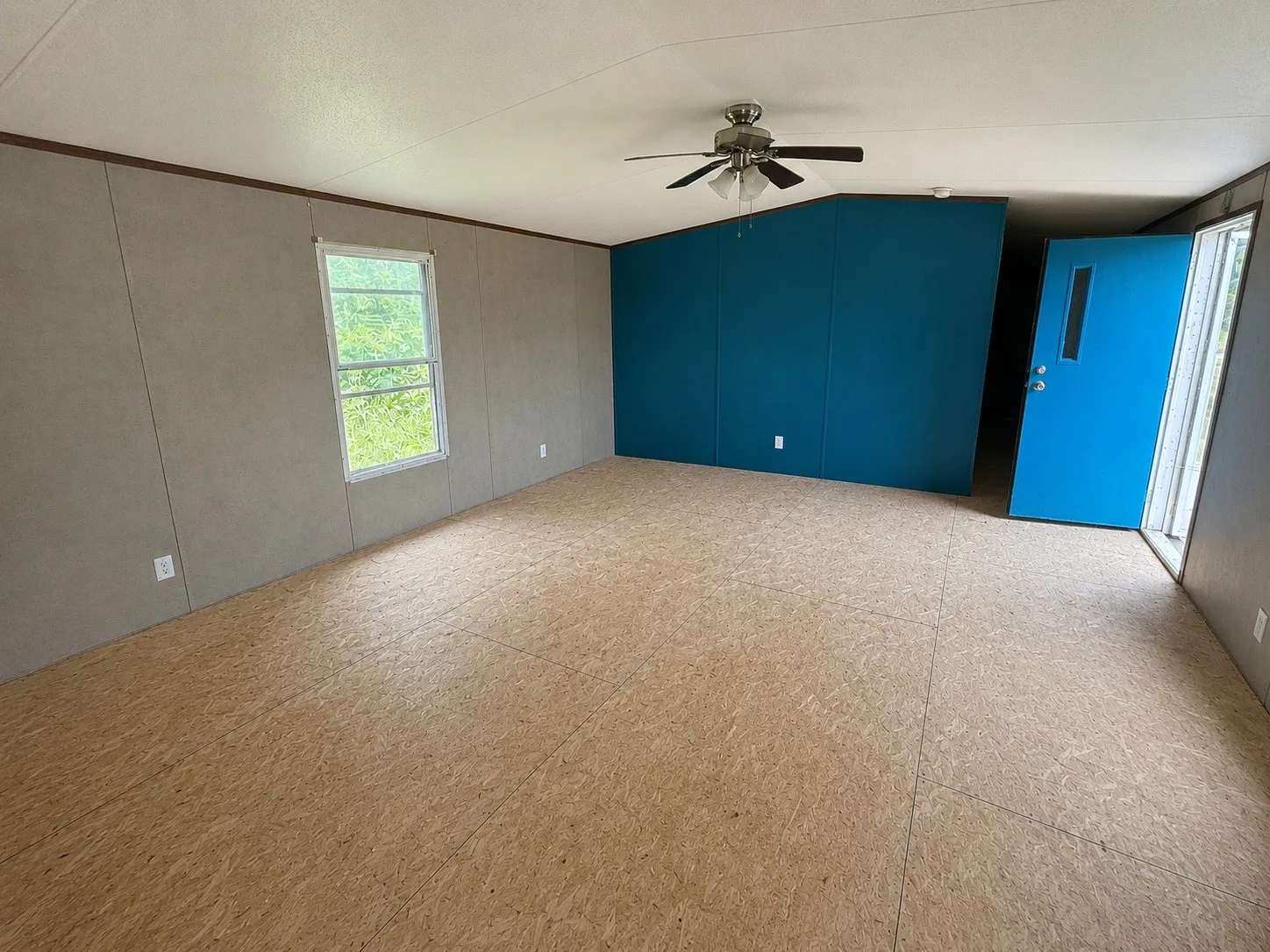 Manufactured Home For Sale in Grayson County , 204 Mcelroy Street, Southmayd, Texas 76273, 3 Bedroom, 2 Bathroom, Garage spaces, 1,216 Sqft, built in 2010, mls#21310668, Real Estate Agent in Southmayd, Homes For Sale in Grayson county, Homes For Sale in Southmayd, Realtor in Southmayd Texas, Real Estate Brokerage Independent Realty Texas, Luminita Cordes Realtor