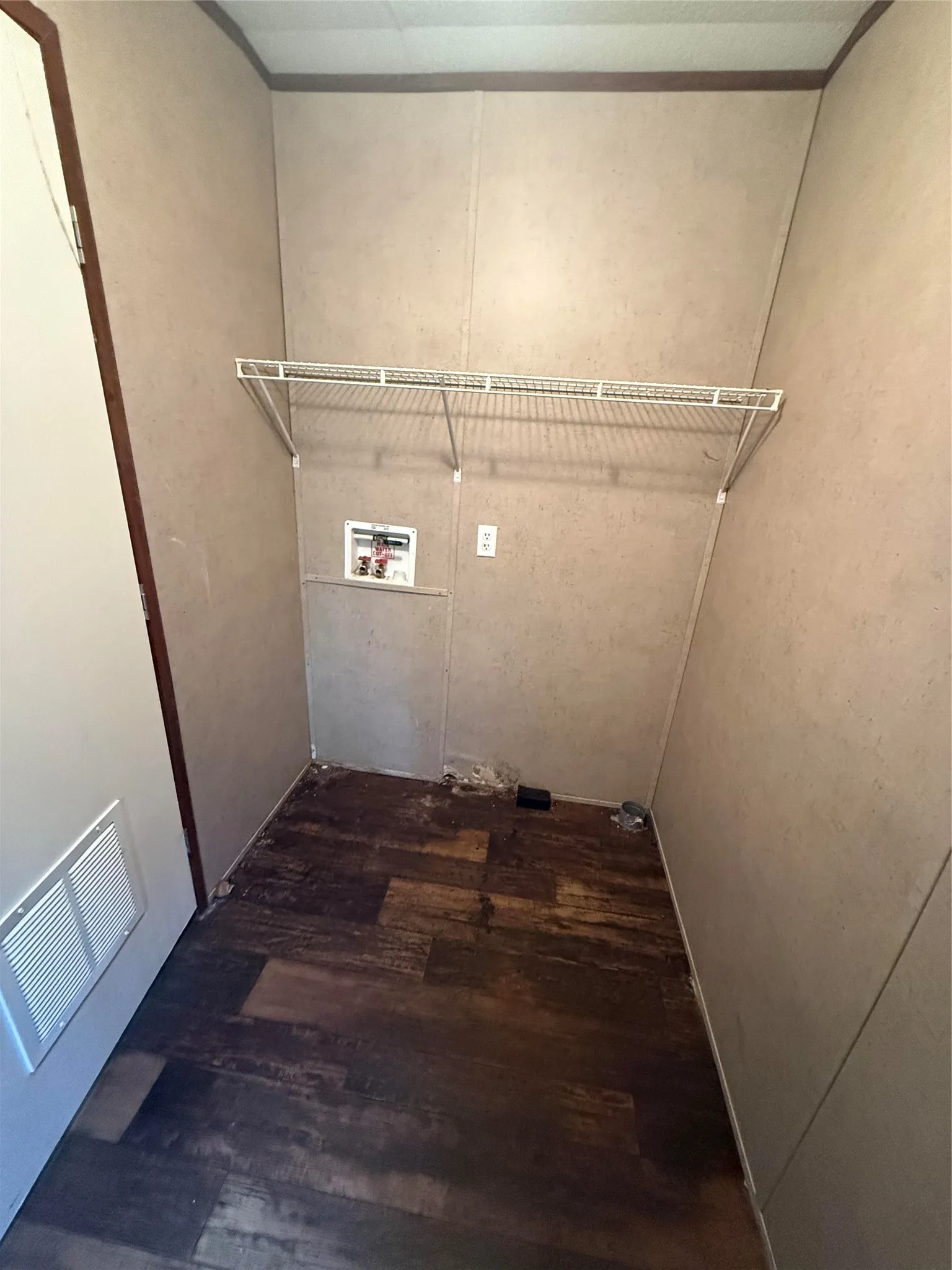 Manufactured Home For Sale in Grayson County , 204 Mcelroy Street, Southmayd, Texas 76273, 3 Bedroom, 2 Bathroom, Garage spaces, 1,216 Sqft, built in 2010, mls#21310668, Real Estate Agent in Southmayd, Homes For Sale in Grayson county, Homes For Sale in Southmayd, Realtor in Southmayd Texas, Real Estate Brokerage Independent Realty Texas, Luminita Cordes Realtor