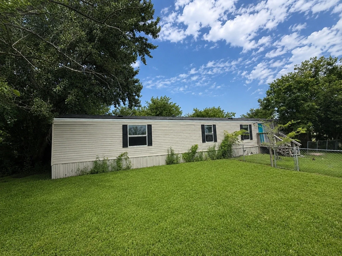Manufactured Home For Sale in Grayson County , 204 Mcelroy Street, Southmayd, Texas 76273, 3 Bedroom, 2 Bathroom, Garage spaces, 1,216 Sqft, built in 2010, mls#21310668, Real Estate Agent in Southmayd, Homes For Sale in Grayson county, Homes For Sale in Southmayd, Realtor in Southmayd Texas, Real Estate Brokerage Independent Realty Texas, Luminita Cordes Realtor