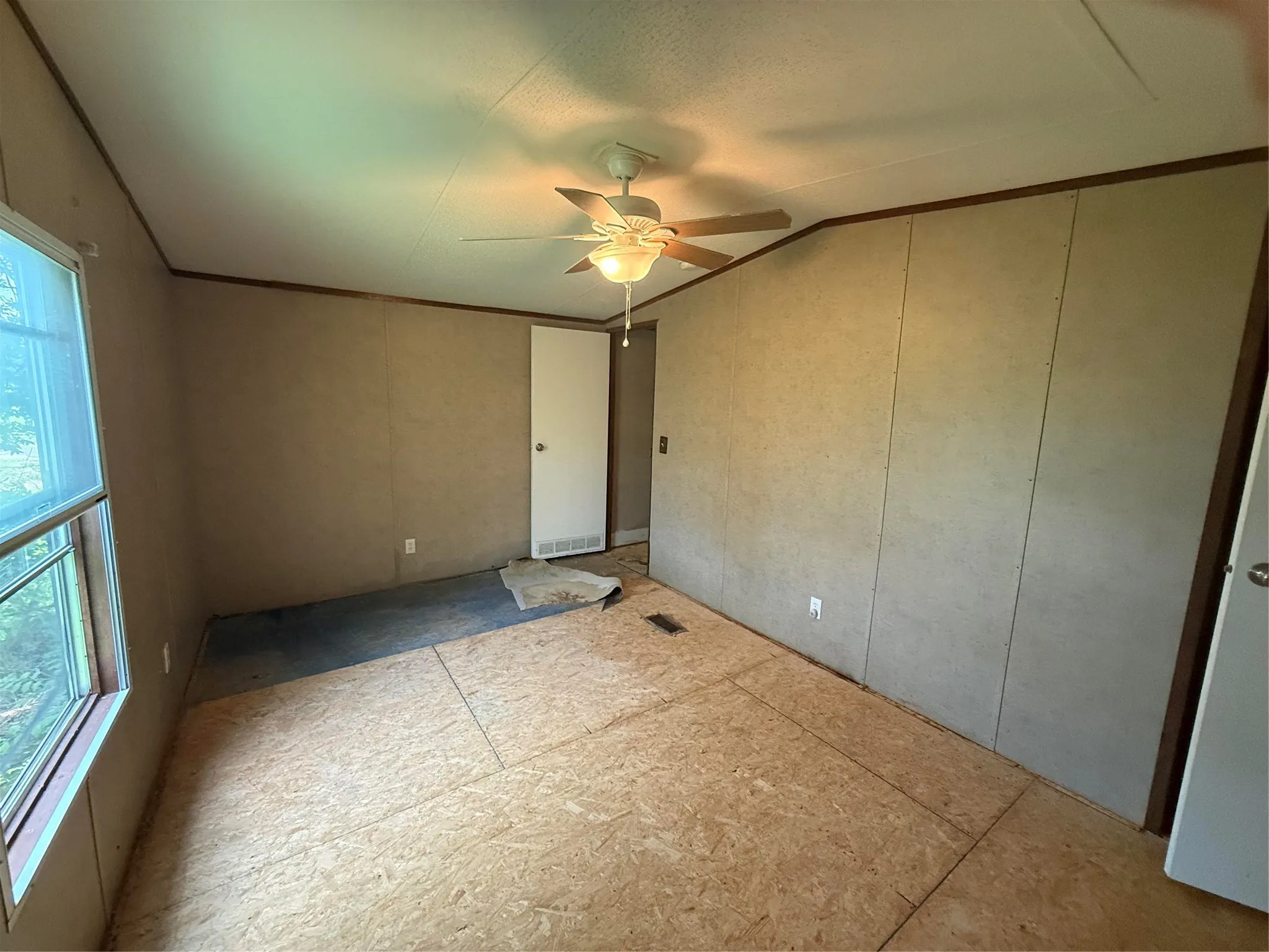 Manufactured Home For Sale in Grayson County , 204 Mcelroy Street, Southmayd, Texas 76273, 3 Bedroom, 2 Bathroom, Garage spaces, 1,216 Sqft, built in 2010, mls#21310668, Real Estate Agent in Southmayd, Homes For Sale in Grayson county, Homes For Sale in Southmayd, Realtor in Southmayd Texas, Real Estate Brokerage Independent Realty Texas, Luminita Cordes Realtor