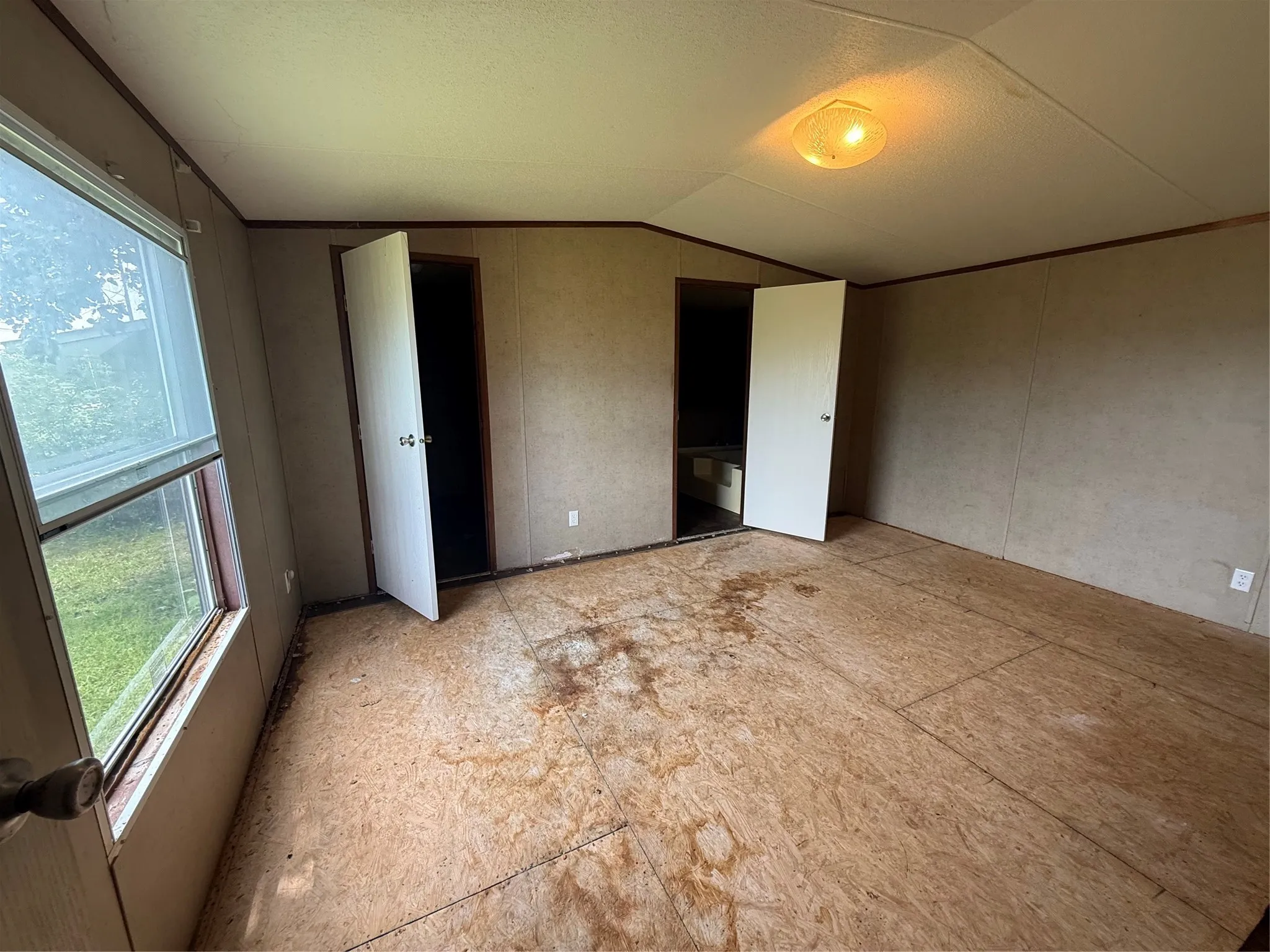 Manufactured Home For Sale in Grayson County , 204 Mcelroy Street, Southmayd, Texas 76273, 3 Bedroom, 2 Bathroom, Garage spaces, 1,216 Sqft, built in 2010, mls#21310668, Real Estate Agent in Southmayd, Homes For Sale in Grayson county, Homes For Sale in Southmayd, Realtor in Southmayd Texas, Real Estate Brokerage Independent Realty Texas, Luminita Cordes Realtor