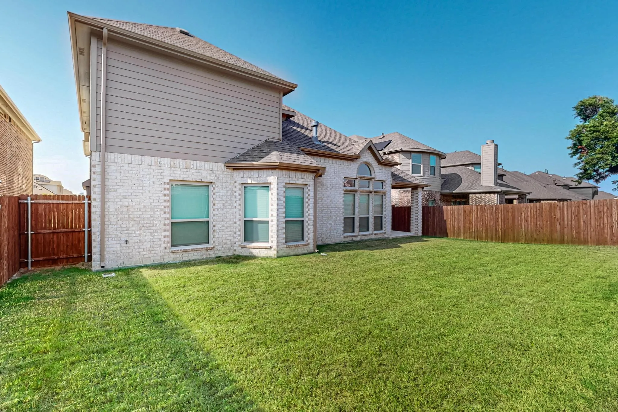 Single Family Residence For Sale in Ellis County , 422 Crestview Drive, Midlothian, Texas 76065, 5 Bedroom, 4 Bathroom, 3 Garage spaces, 4,182 Sqft, built in 2021, mls#21308051, Real Estate Agent in Midlothian, Homes For Sale in Ellis county, Homes For Sale in Midlothian, Realtor in Midlothian Texas, Real Estate Brokerage Independent Realty Texas, Luminita Cordes Realtor