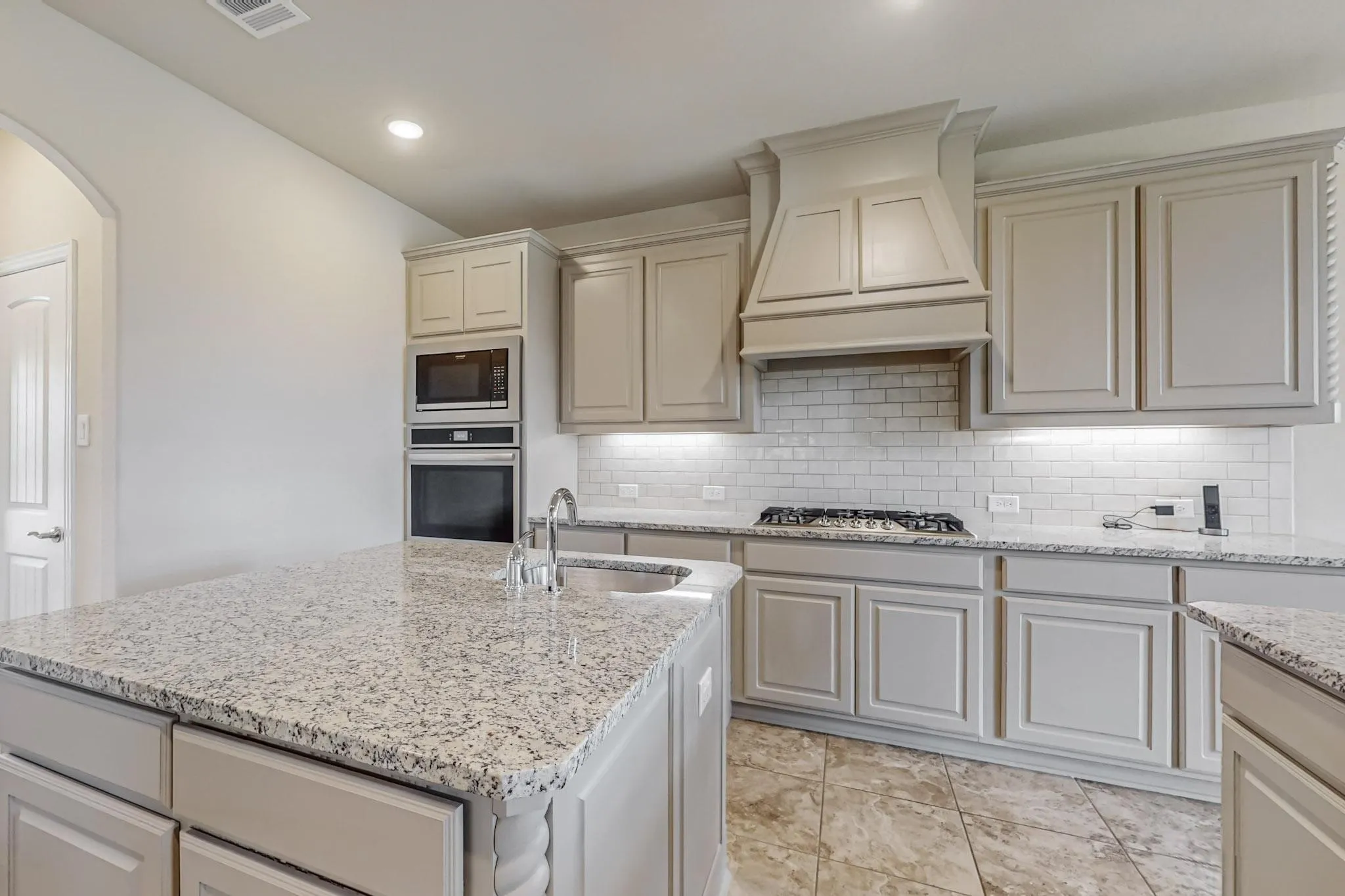Single Family Residence For Sale in Ellis County , 422 Crestview Drive, Midlothian, Texas 76065, 5 Bedroom, 4 Bathroom, 3 Garage spaces, 4,182 Sqft, built in 2021, mls#21308051, Real Estate Agent in Midlothian, Homes For Sale in Ellis county, Homes For Sale in Midlothian, Realtor in Midlothian Texas, Real Estate Brokerage Independent Realty Texas, Luminita Cordes Realtor