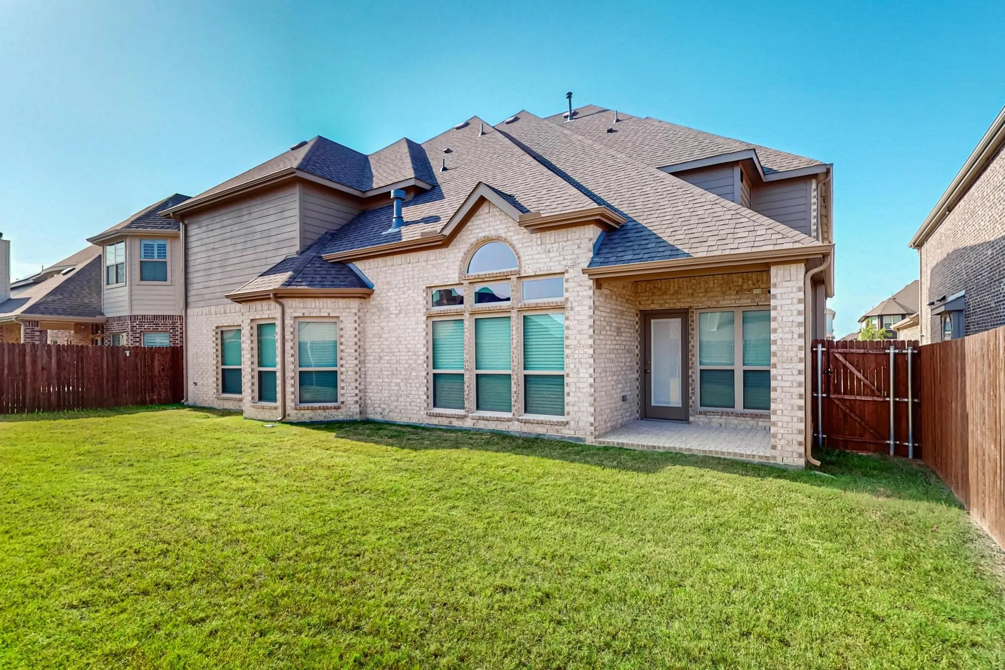Single Family Residence For Sale in Ellis County , 422 Crestview Drive, Midlothian, Texas 76065, 5 Bedroom, 4 Bathroom, 3 Garage spaces, 4,182 Sqft, built in 2021, mls#21308051, Real Estate Agent in Midlothian, Homes For Sale in Ellis county, Homes For Sale in Midlothian, Realtor in Midlothian Texas, Real Estate Brokerage Independent Realty Texas, Luminita Cordes Realtor