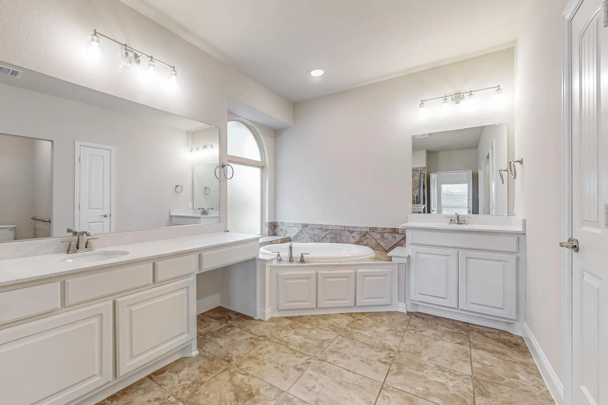 Single Family Residence For Sale in Ellis County , 422 Crestview Drive, Midlothian, Texas 76065, 5 Bedroom, 4 Bathroom, 3 Garage spaces, 4,182 Sqft, built in 2021, mls#21308051, Real Estate Agent in Midlothian, Homes For Sale in Ellis county, Homes For Sale in Midlothian, Realtor in Midlothian Texas, Real Estate Brokerage Independent Realty Texas, Luminita Cordes Realtor