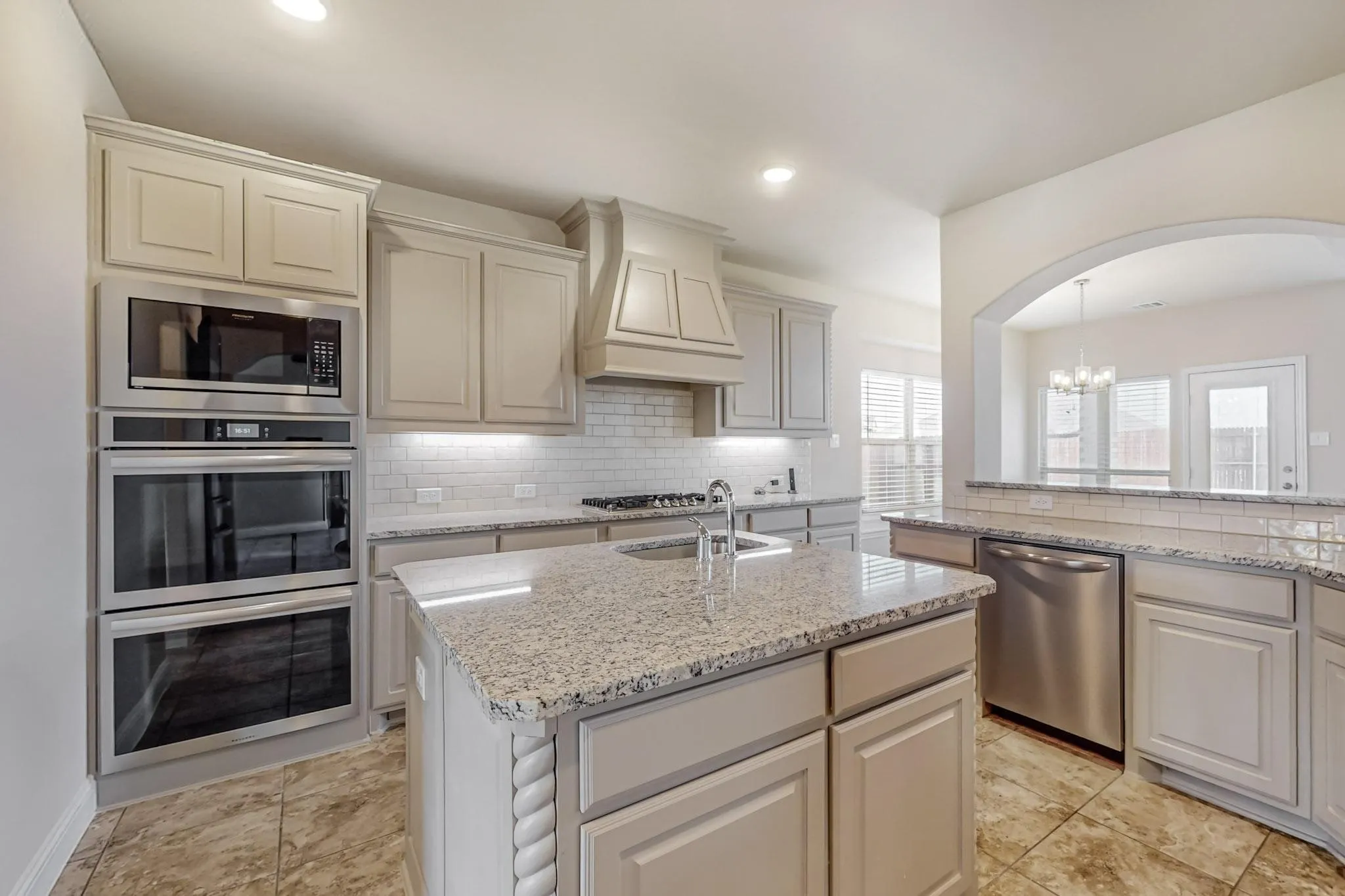 Single Family Residence For Sale in Ellis County , 422 Crestview Drive, Midlothian, Texas 76065, 5 Bedroom, 4 Bathroom, 3 Garage spaces, 4,182 Sqft, built in 2021, mls#21308051, Real Estate Agent in Midlothian, Homes For Sale in Ellis county, Homes For Sale in Midlothian, Realtor in Midlothian Texas, Real Estate Brokerage Independent Realty Texas, Luminita Cordes Realtor