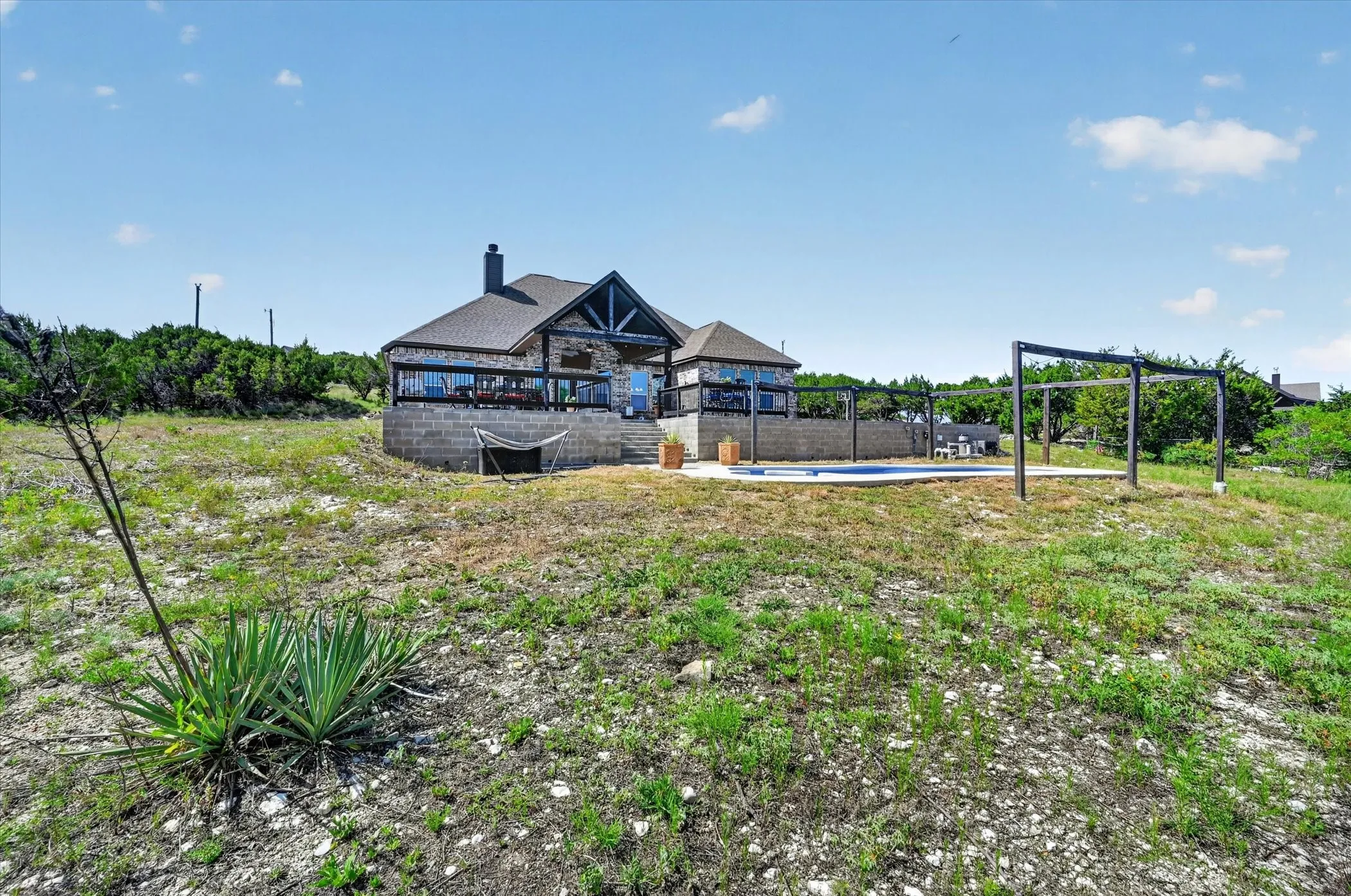 Single Family Residence For Sale in Parker County , 118 Cedar Mountain Drive, Weatherford, Texas 76085, 3 Bedroom, 3 Bathroom, 3 Garage spaces, 2,256 Sqft, built in 2018, mls#21312288, Real Estate Agent in Weatherford, Homes For Sale in Parker county, Homes For Sale in Weatherford, Realtor in Weatherford Texas, Real Estate Brokerage Independent Realty Texas, Luminita Cordes Realtor