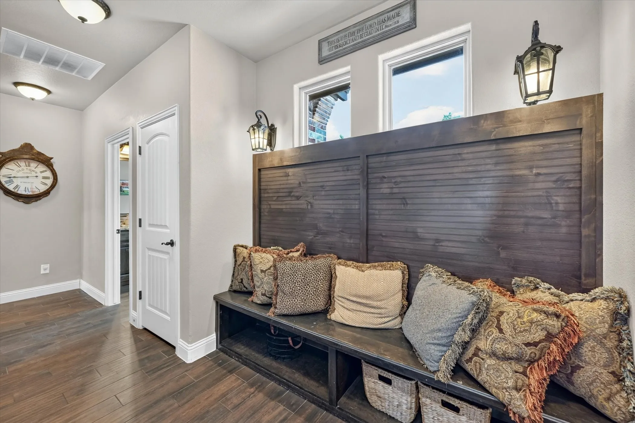 Single Family Residence For Sale in Parker County , 118 Cedar Mountain Drive, Weatherford, Texas 76085, 3 Bedroom, 3 Bathroom, 3 Garage spaces, 2,256 Sqft, built in 2018, mls#21312288, Real Estate Agent in Weatherford, Homes For Sale in Parker county, Homes For Sale in Weatherford, Realtor in Weatherford Texas, Real Estate Brokerage Independent Realty Texas, Luminita Cordes Realtor