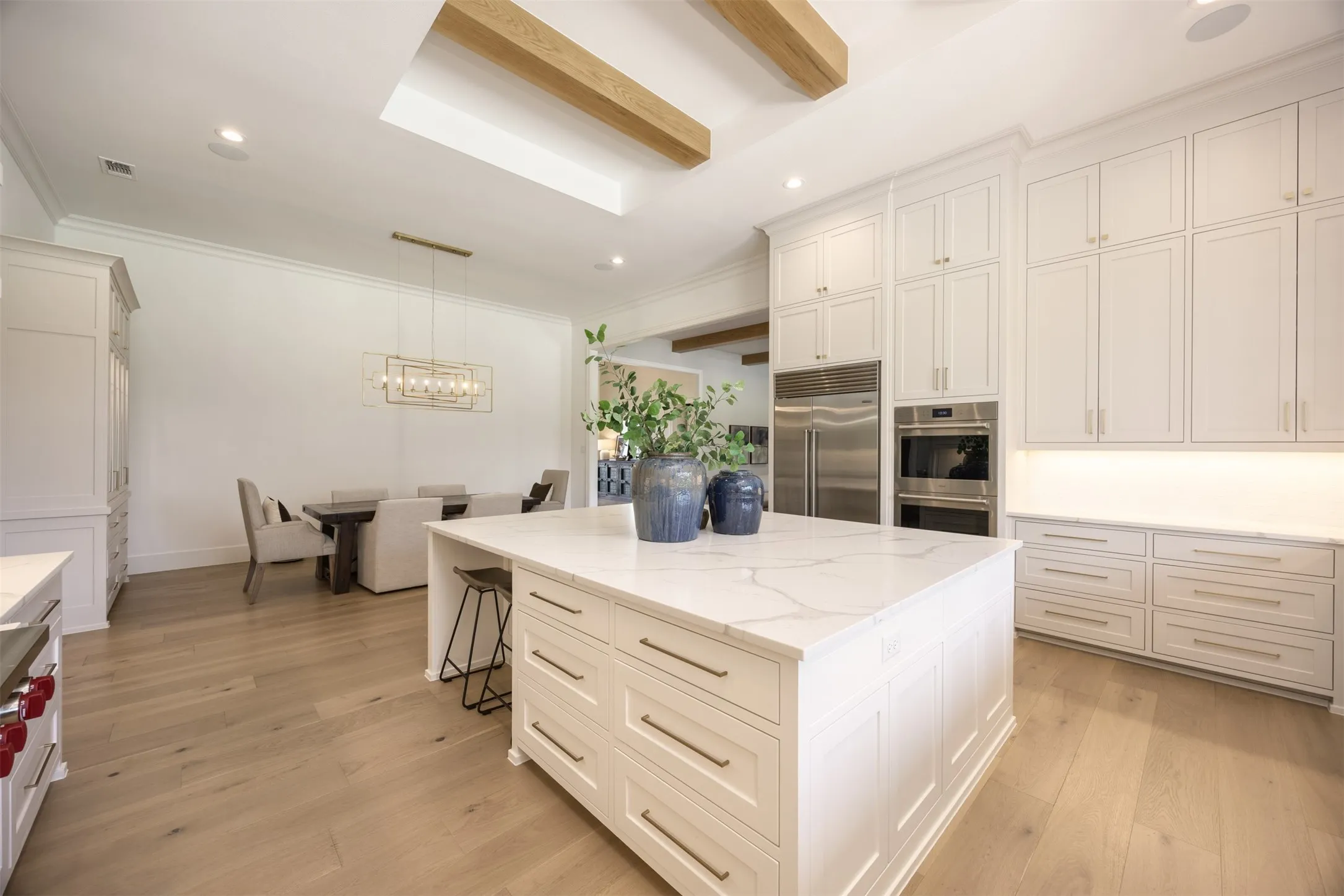 Seamlessly connects to the dining space for ideal entertainment