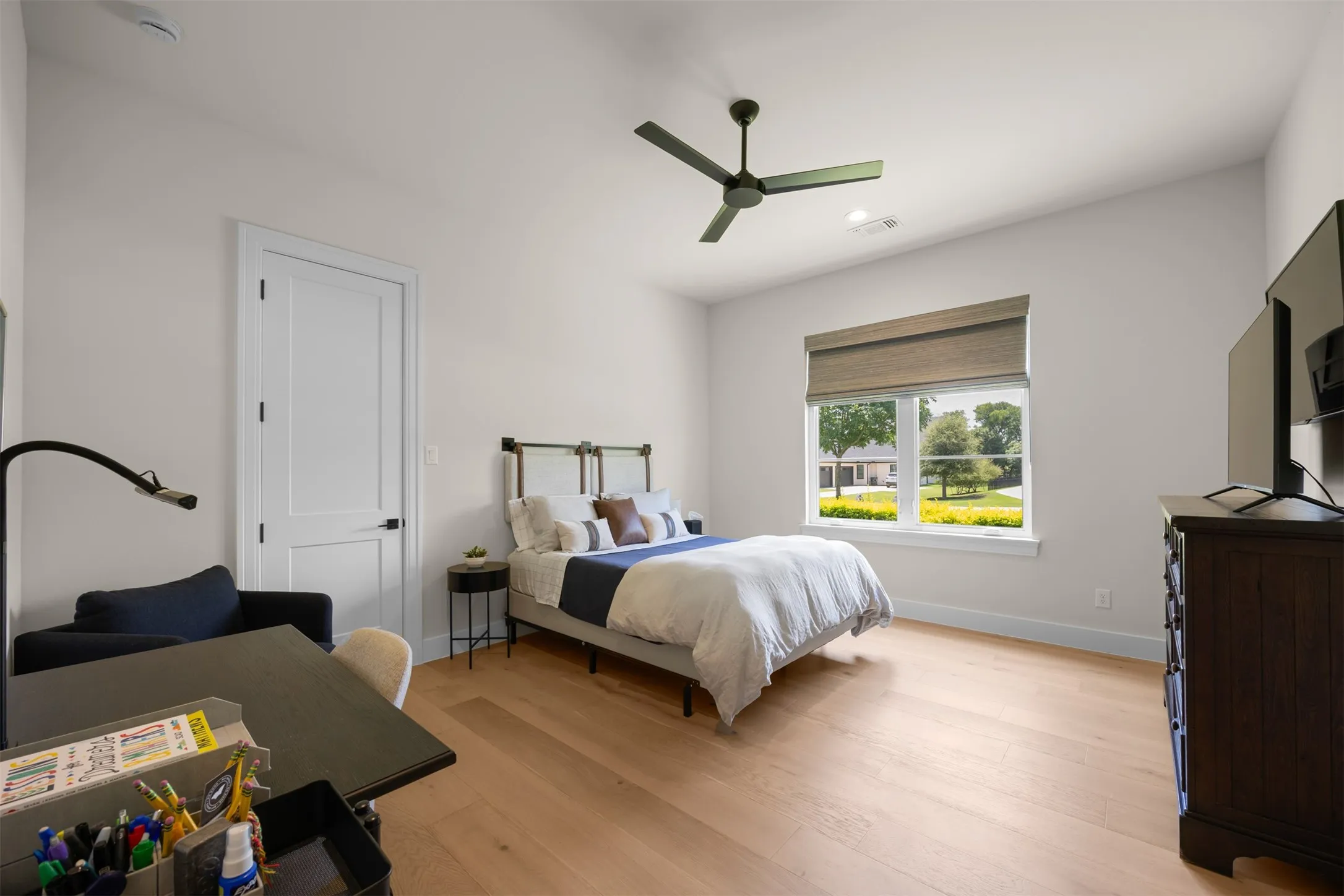 Another bright, fresh, spacious bedroom with a stylish​​‌​​​​‌​​‌‌​‌‌​​​‌‌​‌​‌​‌​​​‌​​ ensuite