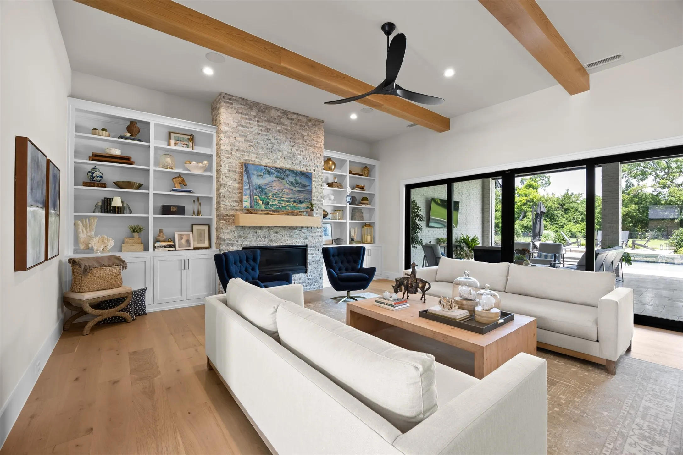 Soft neutral tones, rich textures & walls of windows allow an abundance of natural light, creating an atmosphere that is both sophisticated & welcoming. The huge sliders bring the outside in on a beautiful day.