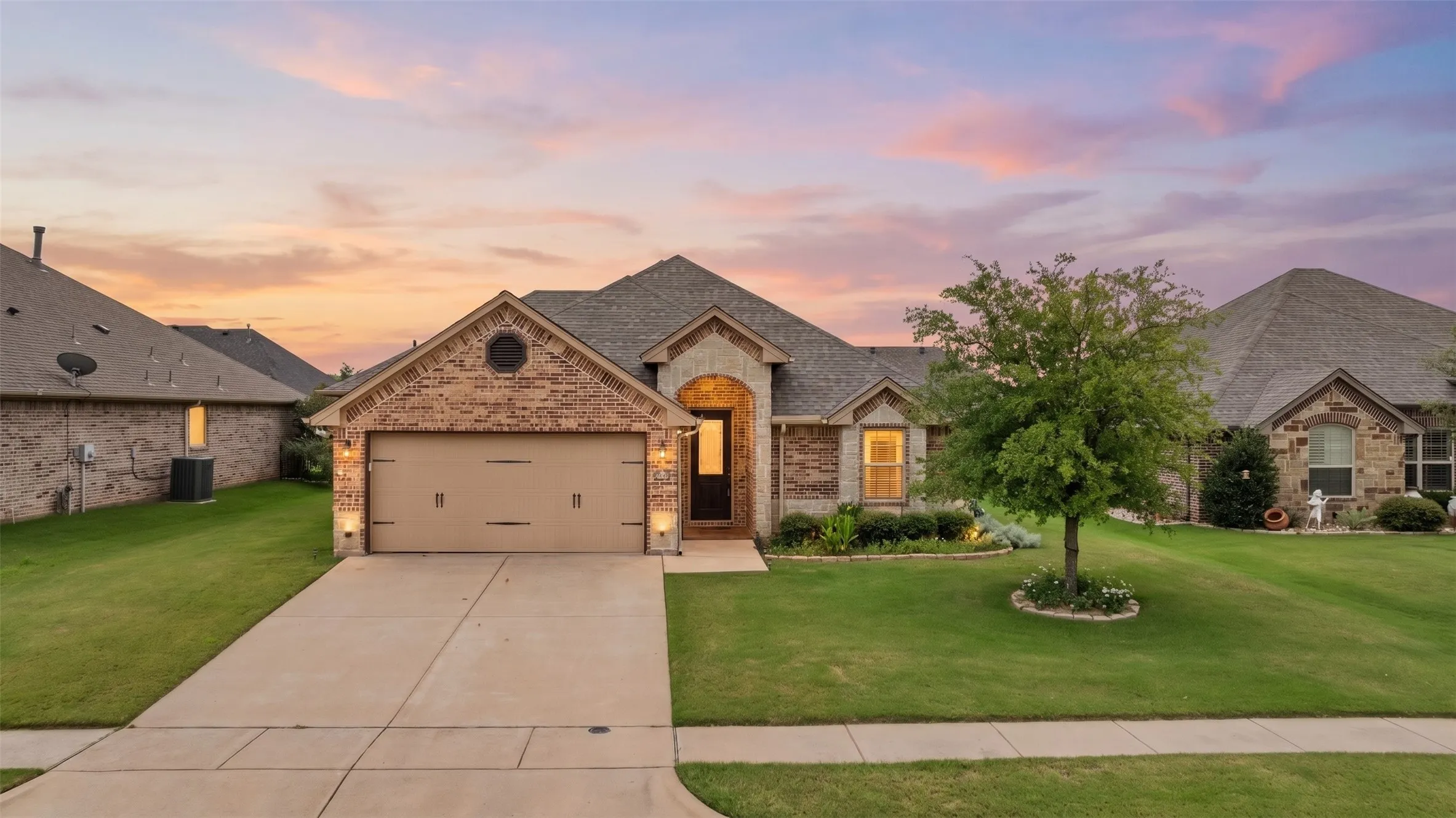 Single Family Residence For Sale in Hood County , 2038 Clive Drive, Granbury, Texas 76048, 3 Bedroom, 2 Bathroom, 2 Garage spaces, 2,142 Sqft, built in 2017, mls#21312415, Real Estate Agent in Granbury, Homes For Sale in Hood county, Homes For Sale in Granbury, Realtor in Granbury Texas, Real Estate Brokerage Independent Realty Texas, Luminita Cordes Realtor