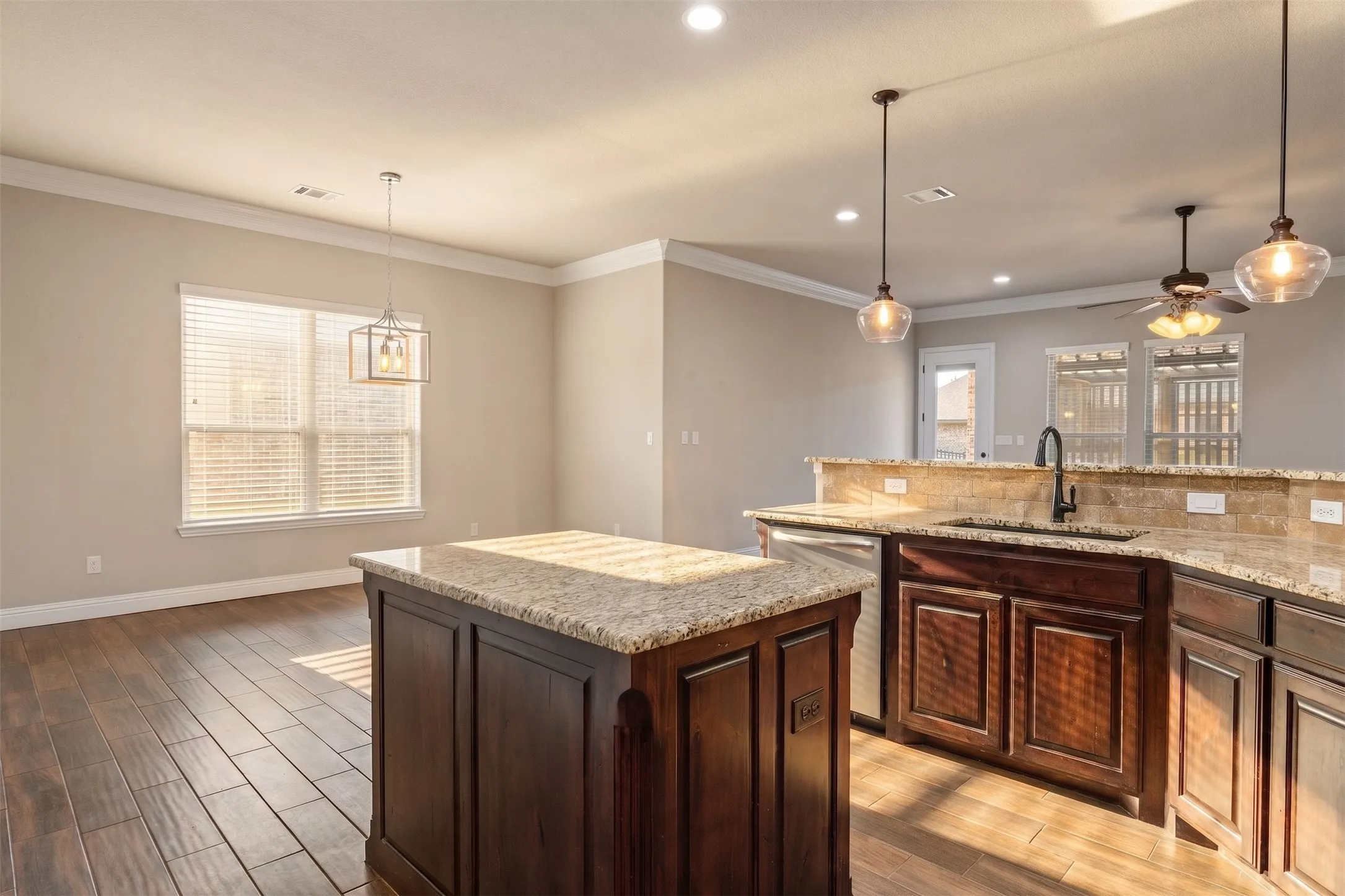 Single Family Residence For Sale in Hood County , 2038 Clive Drive, Granbury, Texas 76048, 3 Bedroom, 2 Bathroom, 2 Garage spaces, 2,142 Sqft, built in 2017, mls#21312415, Real Estate Agent in Granbury, Homes For Sale in Hood county, Homes For Sale in Granbury, Realtor in Granbury Texas, Real Estate Brokerage Independent Realty Texas, Luminita Cordes Realtor
