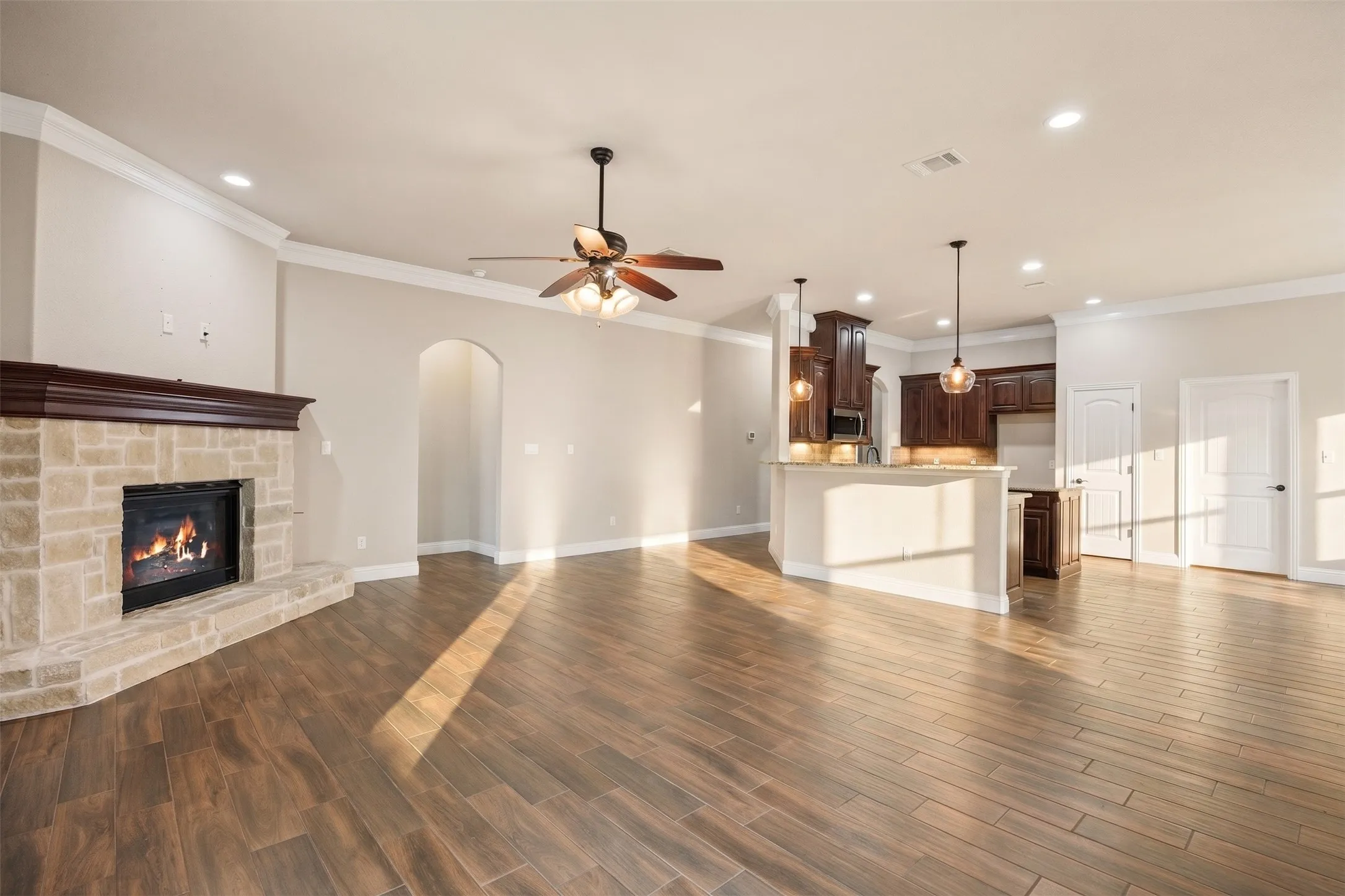 Single Family Residence For Sale in Hood County , 2038 Clive Drive, Granbury, Texas 76048, 3 Bedroom, 2 Bathroom, 2 Garage spaces, 2,142 Sqft, built in 2017, mls#21312415, Real Estate Agent in Granbury, Homes For Sale in Hood county, Homes For Sale in Granbury, Realtor in Granbury Texas, Real Estate Brokerage Independent Realty Texas, Luminita Cordes Realtor