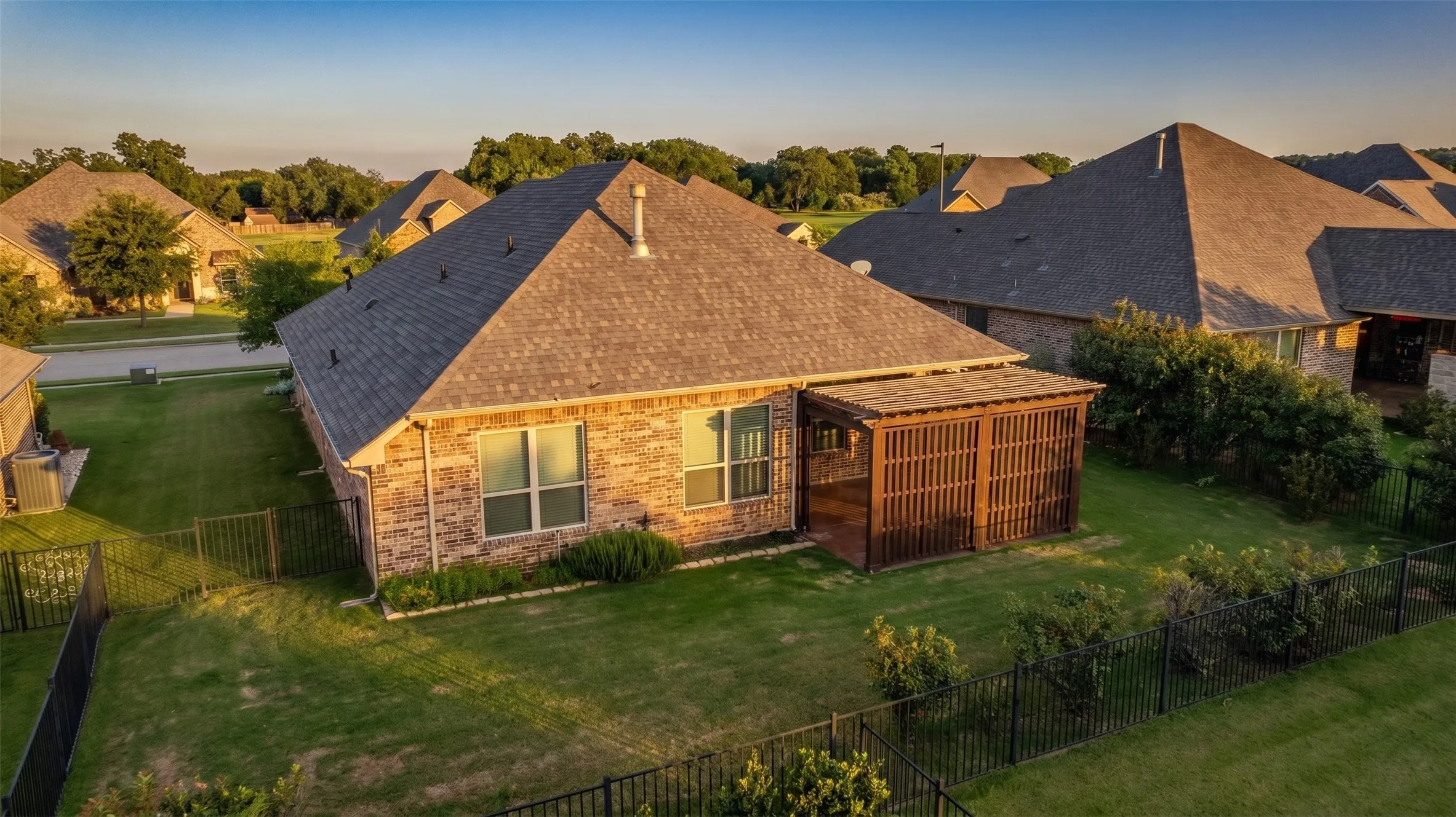 Single Family Residence For Sale in Hood County , 2038 Clive Drive, Granbury, Texas 76048, 3 Bedroom, 2 Bathroom, 2 Garage spaces, 2,142 Sqft, built in 2017, mls#21312415, Real Estate Agent in Granbury, Homes For Sale in Hood county, Homes For Sale in Granbury, Realtor in Granbury Texas, Real Estate Brokerage Independent Realty Texas, Luminita Cordes Realtor