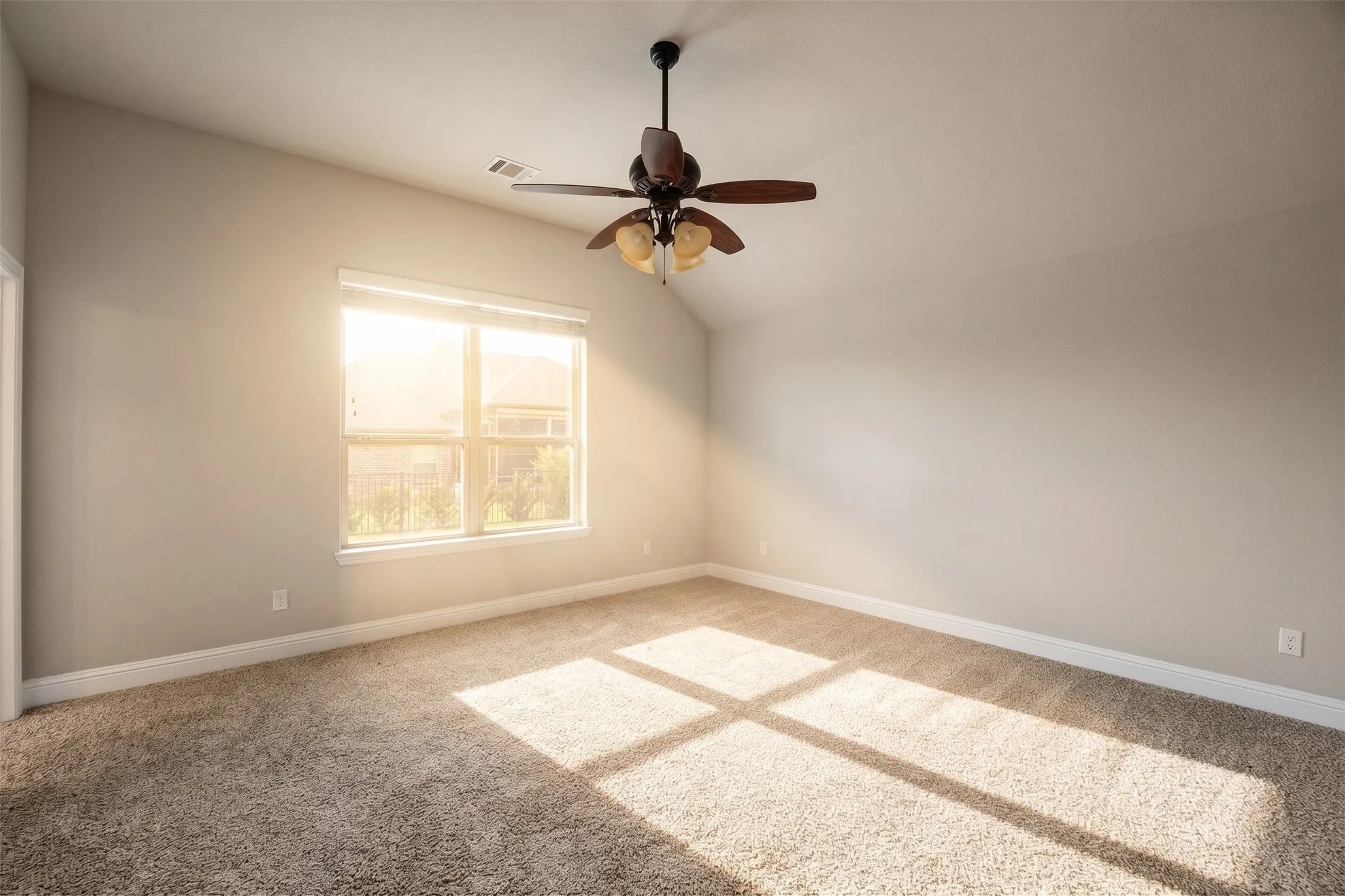 Single Family Residence For Sale in Hood County , 2038 Clive Drive, Granbury, Texas 76048, 3 Bedroom, 2 Bathroom, 2 Garage spaces, 2,142 Sqft, built in 2017, mls#21312415, Real Estate Agent in Granbury, Homes For Sale in Hood county, Homes For Sale in Granbury, Realtor in Granbury Texas, Real Estate Brokerage Independent Realty Texas, Luminita Cordes Realtor