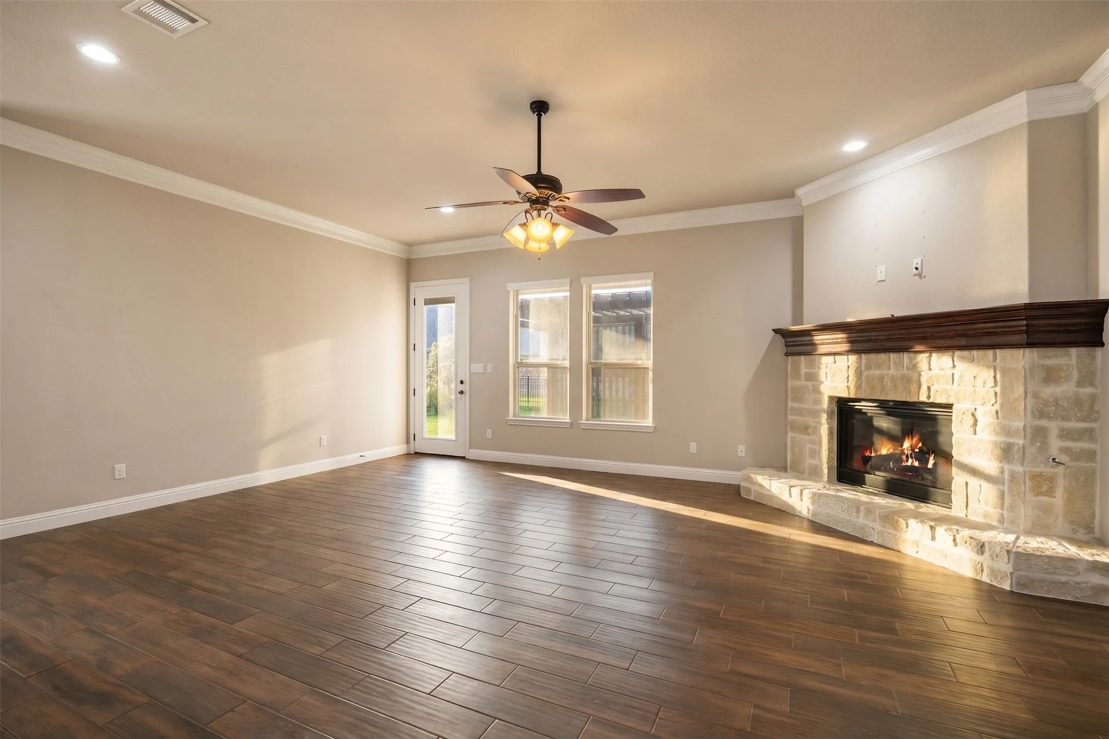 Single Family Residence For Sale in Hood County , 2038 Clive Drive, Granbury, Texas 76048, 3 Bedroom, 2 Bathroom, 2 Garage spaces, 2,142 Sqft, built in 2017, mls#21312415, Real Estate Agent in Granbury, Homes For Sale in Hood county, Homes For Sale in Granbury, Realtor in Granbury Texas, Real Estate Brokerage Independent Realty Texas, Luminita Cordes Realtor