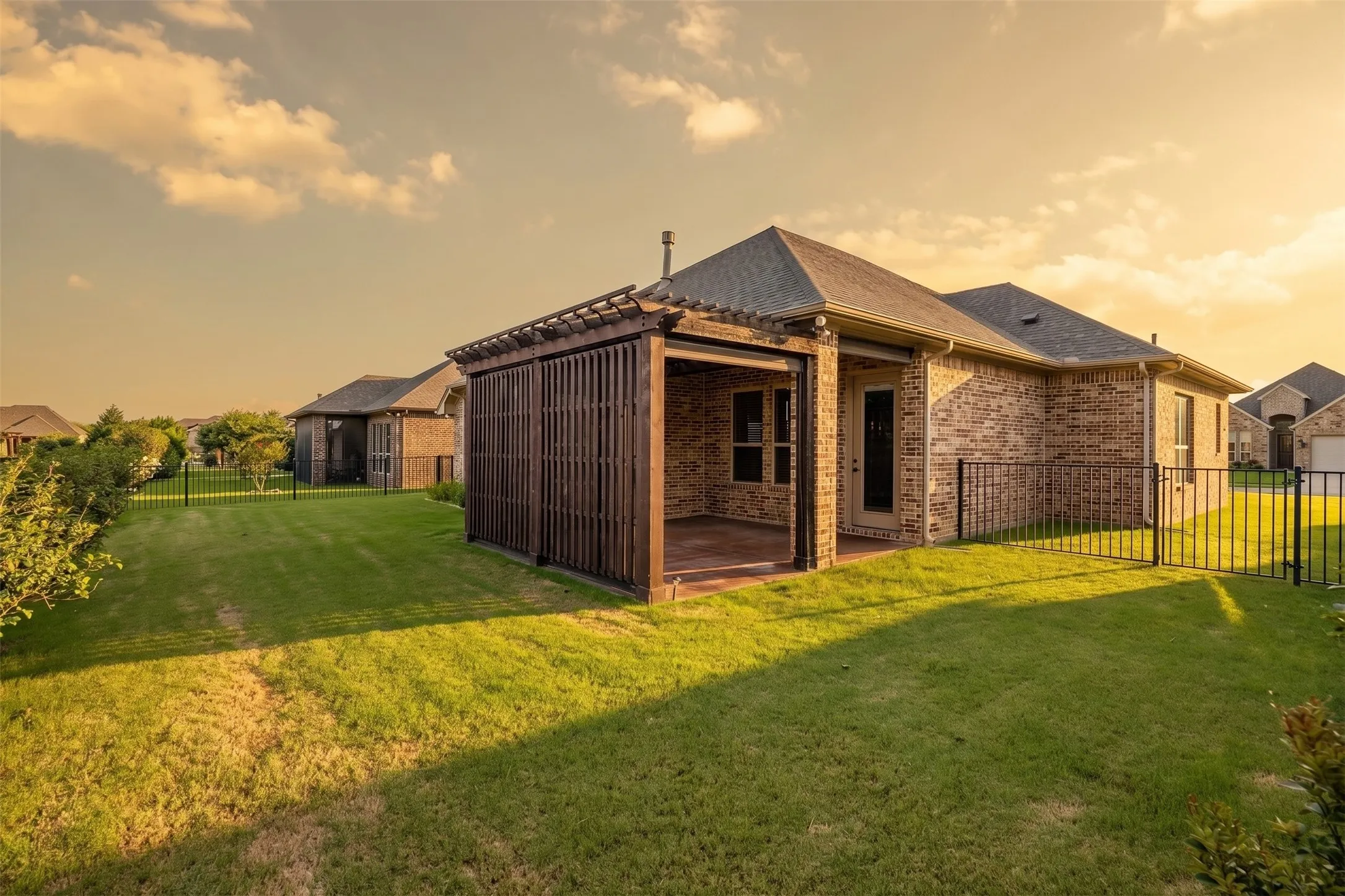 Single Family Residence For Sale in Hood County , 2038 Clive Drive, Granbury, Texas 76048, 3 Bedroom, 2 Bathroom, 2 Garage spaces, 2,142 Sqft, built in 2017, mls#21312415, Real Estate Agent in Granbury, Homes For Sale in Hood county, Homes For Sale in Granbury, Realtor in Granbury Texas, Real Estate Brokerage Independent Realty Texas, Luminita Cordes Realtor